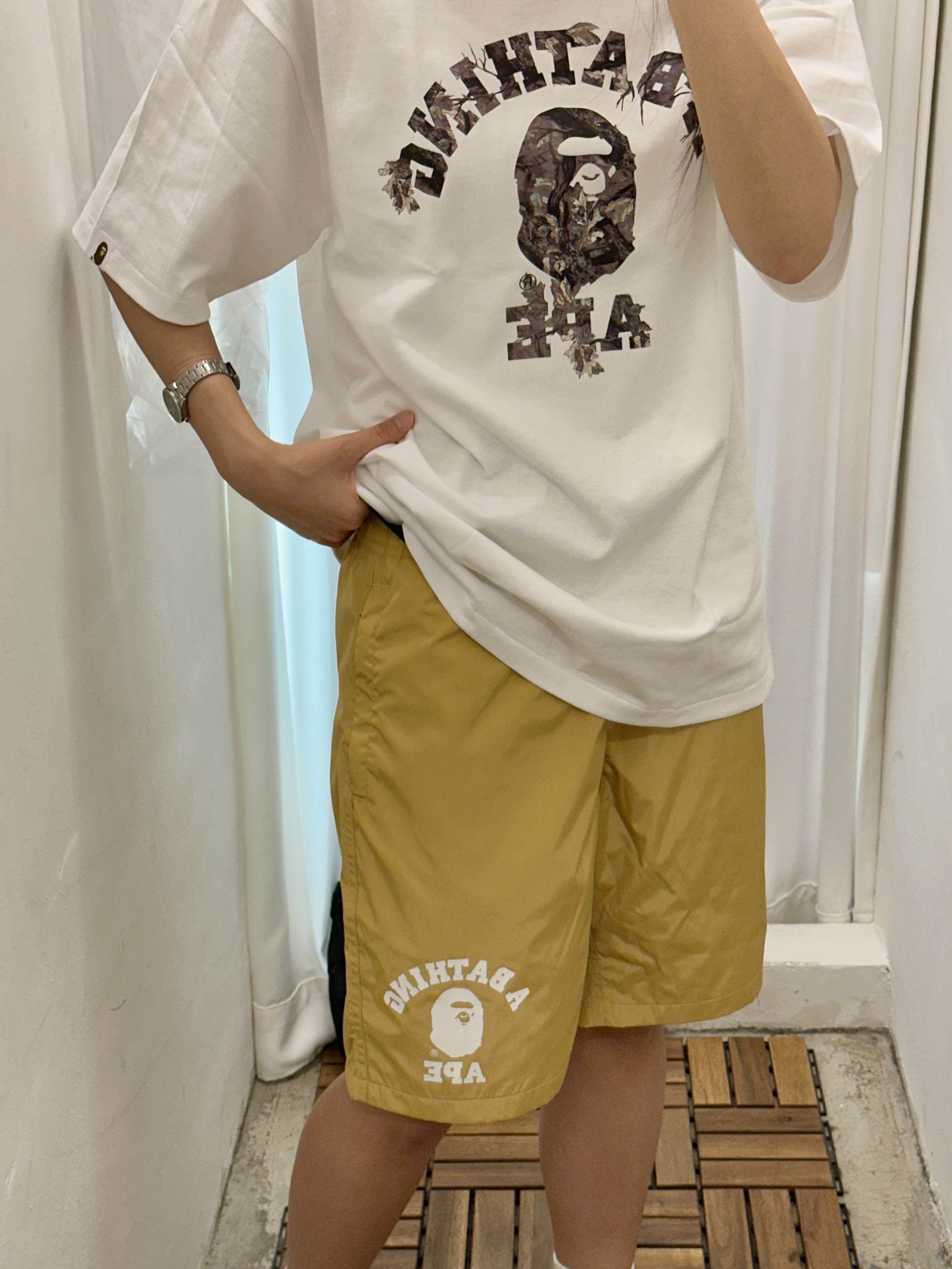 Supreme Washed Chino Twill Camp Cap Realtree Hardwoods Camo - 25SS, BAPE Tree Edge Camo College T-Shirt White 착용 스타일 - 3