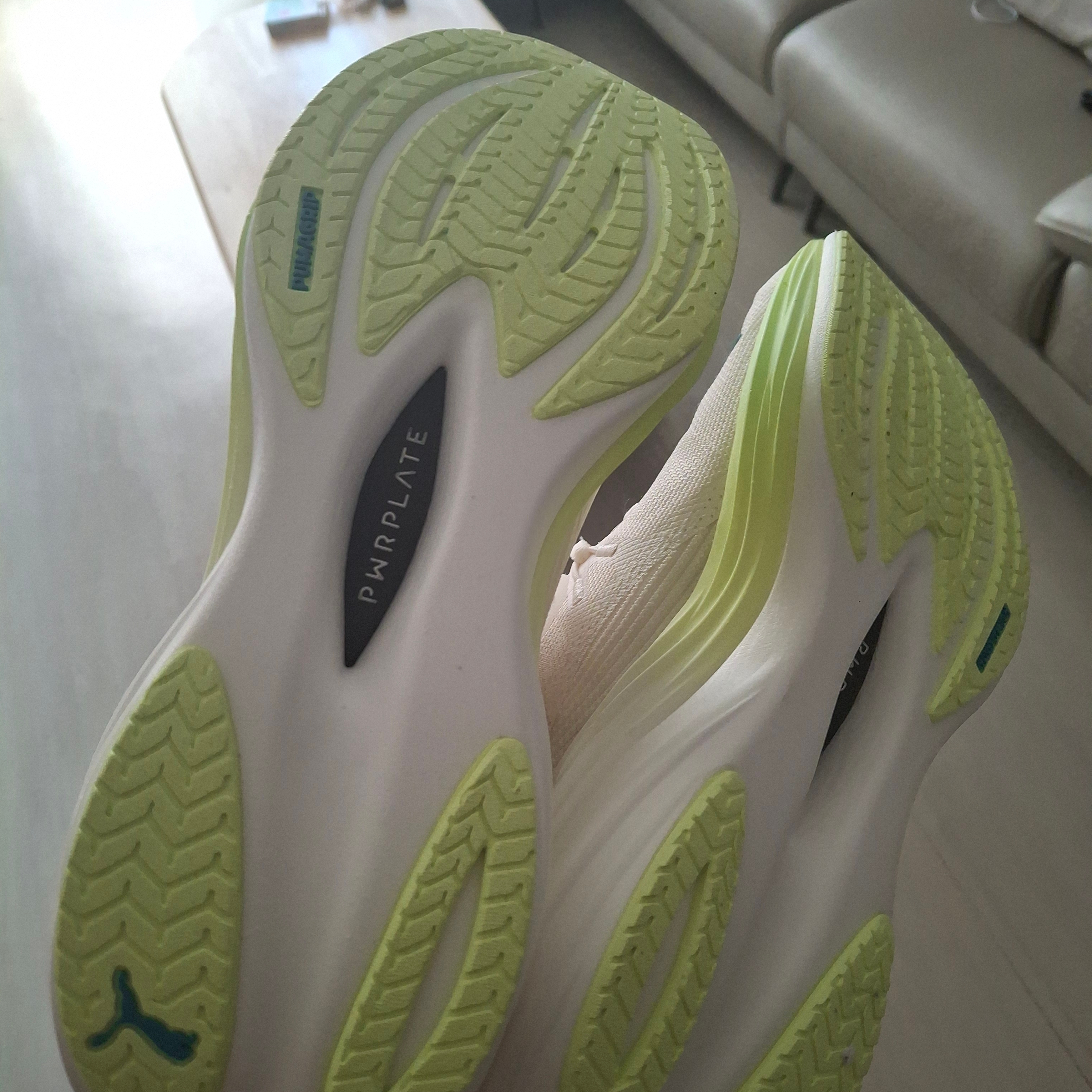 Puma Deviate Nitro 3 Wide Frosted Ivory Tropical Blue 착용 스타일 - 4