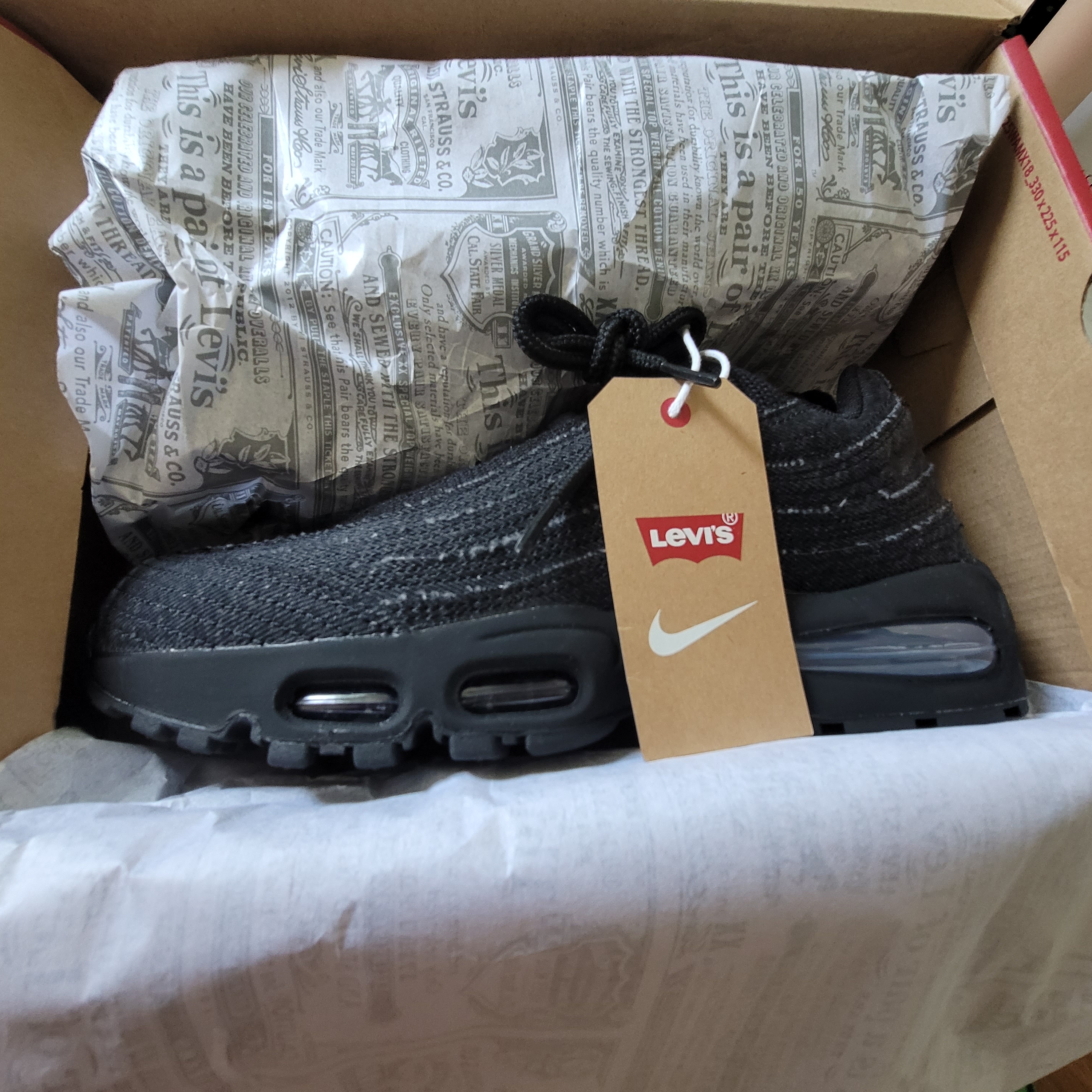 Nike x Levi's Air Max 95 Black 착용 스타일 - 3