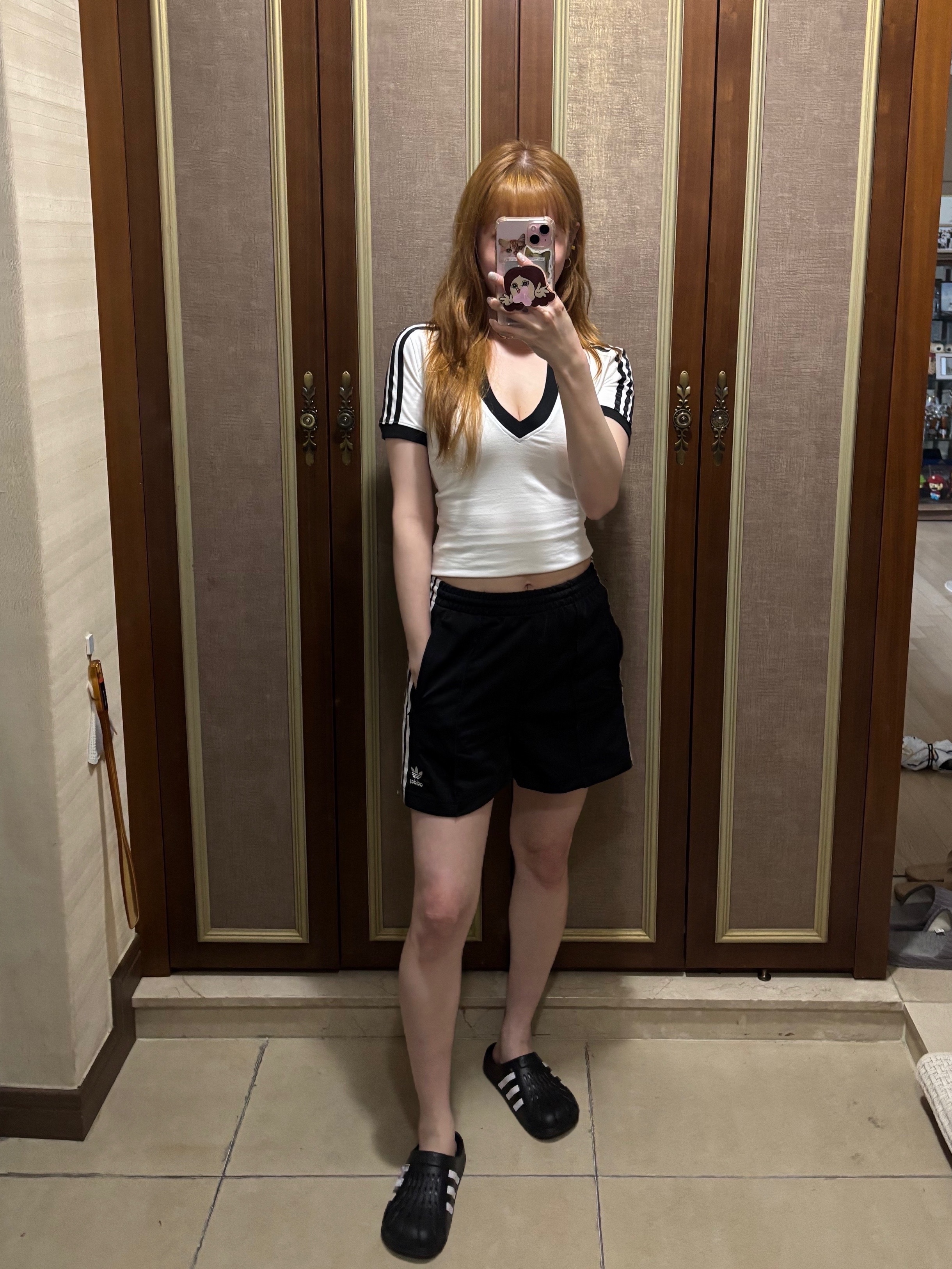 (W) Adidas 3S V-Neck T-Shirt White - KR Sizing, (W) Adidas Firebird Shorts Black - KR Sizing 착용 스타일 - 6