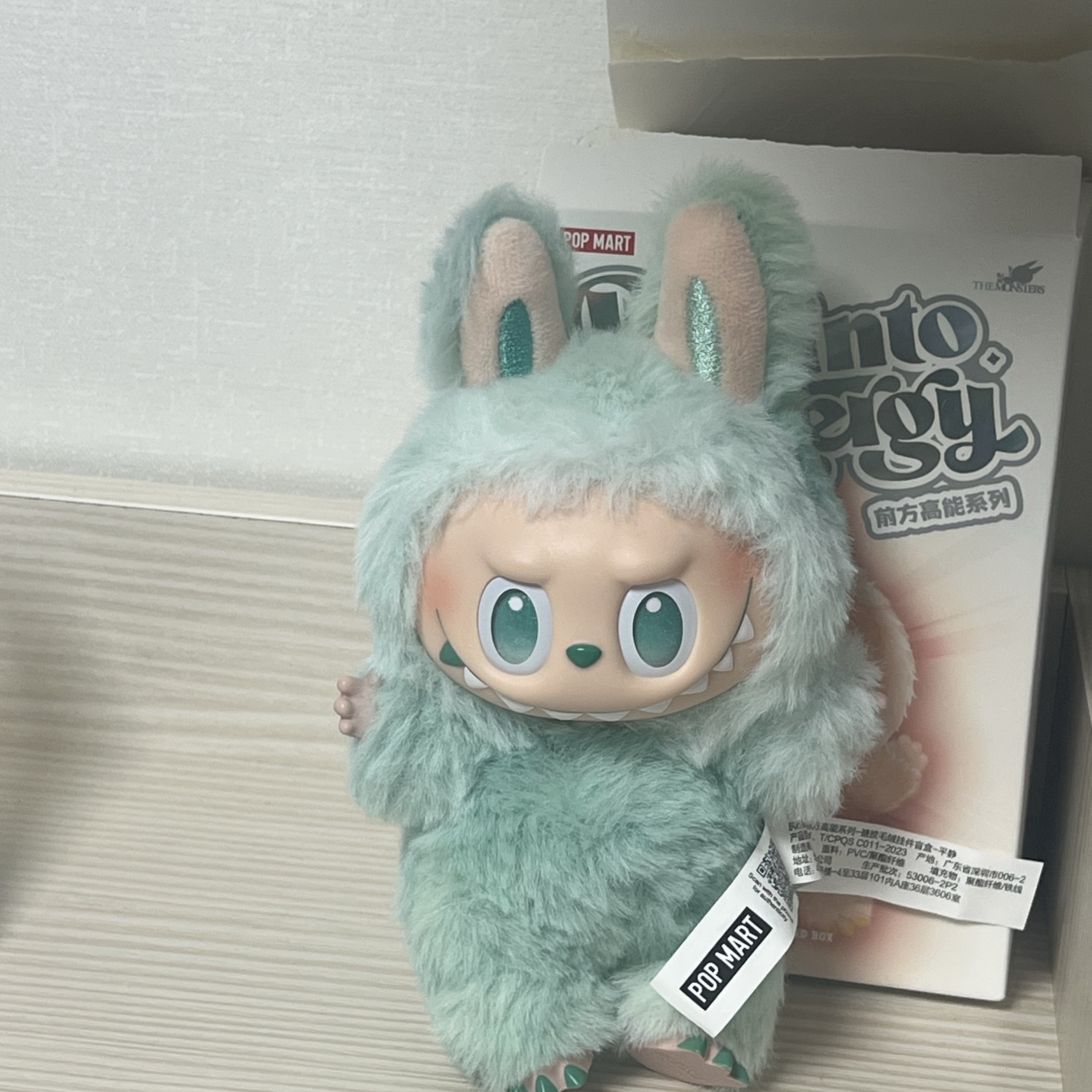 Arc'teryx Heliad 15 Backpack Black, Pop Mart Labubu The Monsters Highlight Series Serenity Keyring (Opened Case) 착용 스타일 - 2
