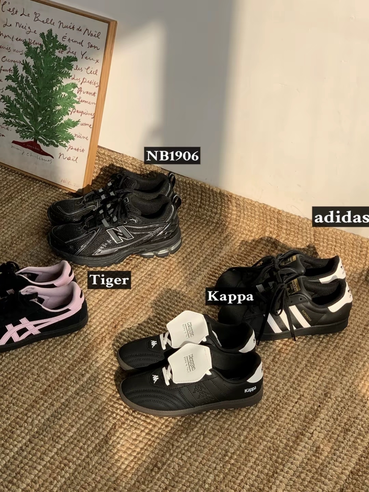 (W) Onitsuka Tiger Tokuten Black Pink, New Balance 740v2 Black Silver Metallic 착용 스타일
