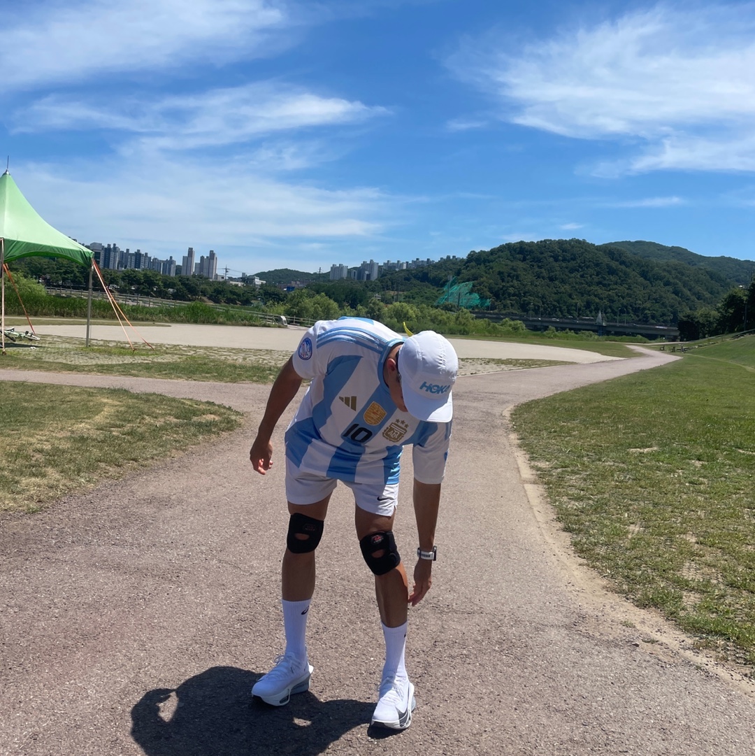 Nike Air Zoom Alphafly Next% 3 White Pure Platinum, Hoka Run Hat White 착용 스타일 - 1