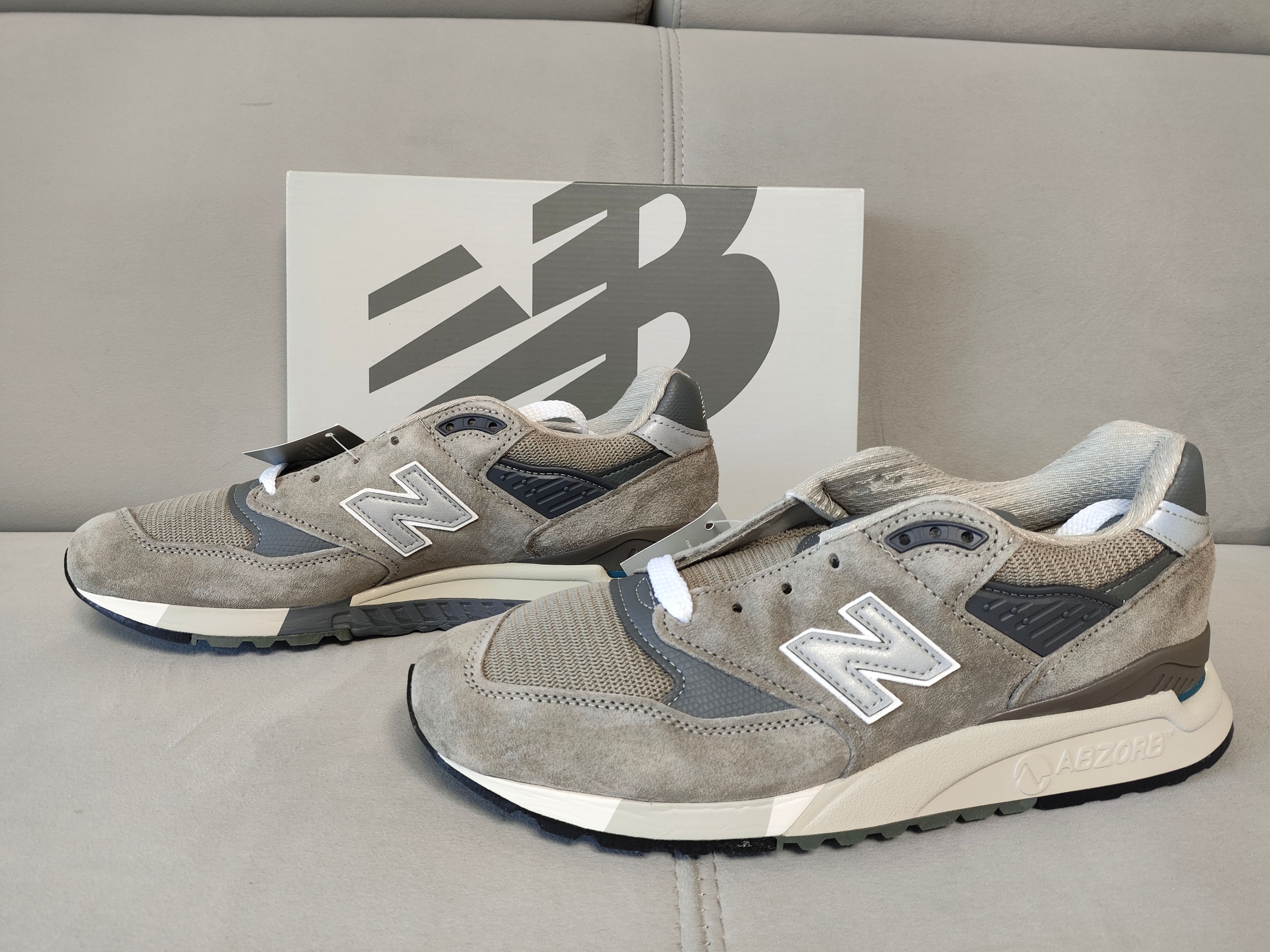 New Balance 998 Core Made in USA Grey Silver 착용 스타일 - 1
