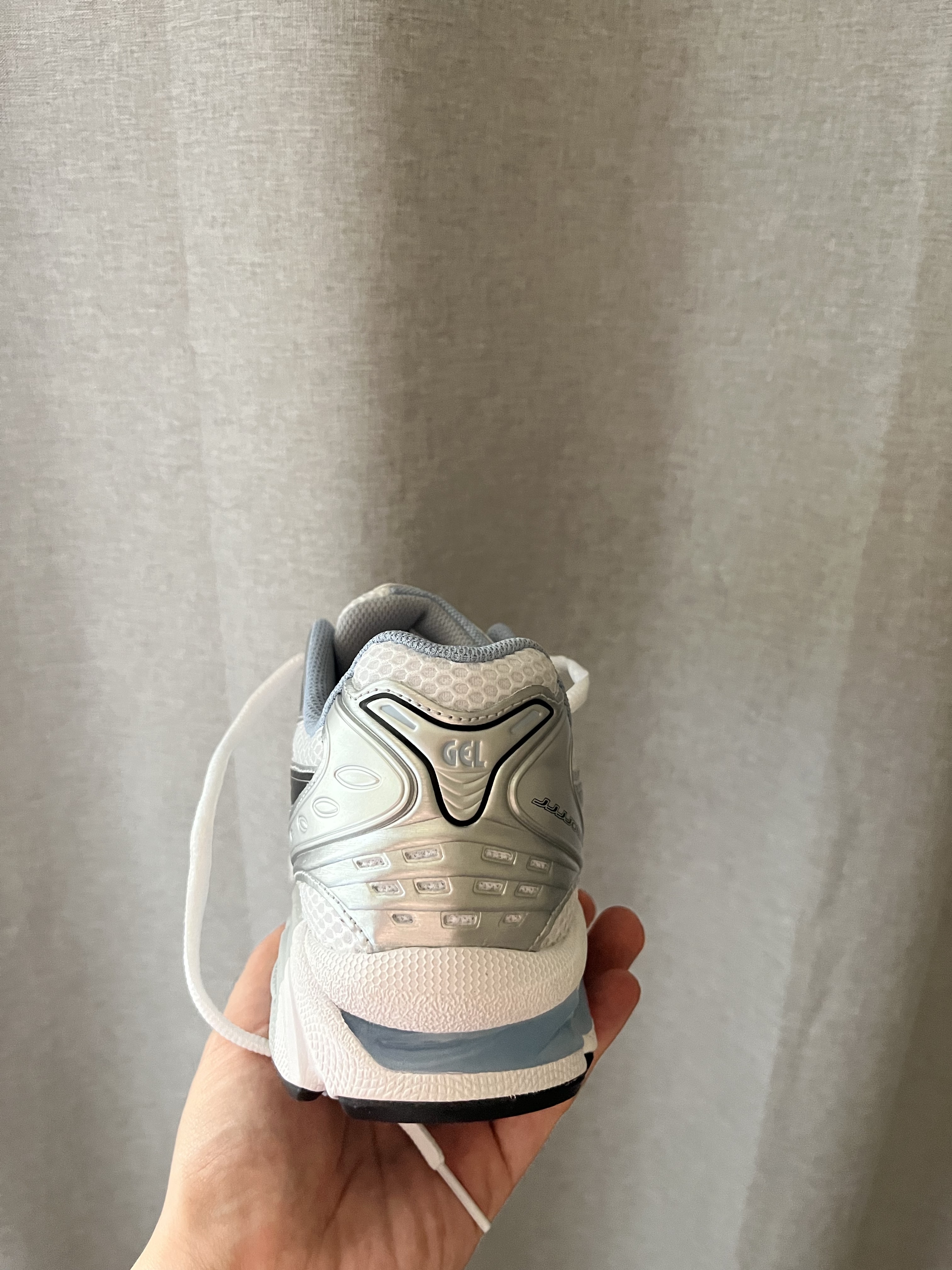 Asics x JJJJound Gel-Kayano 14 White Navy 착용 스타일 - 4