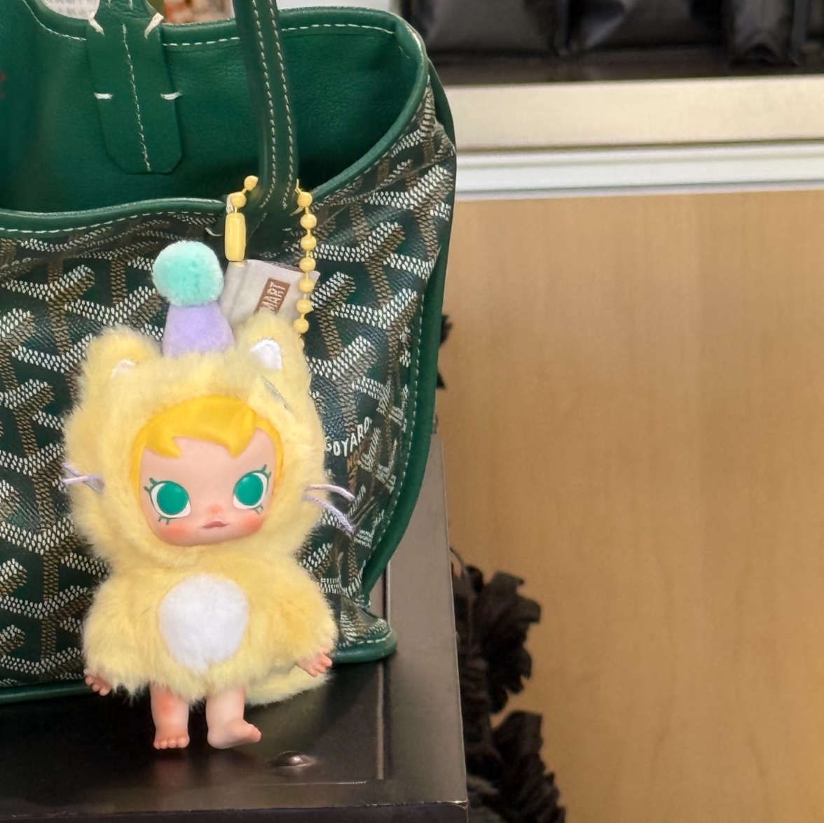 Pop Mart Baby Molly Pocket Friends Series Vinyl Plush Pendant Enjoy the Sunshine (Opened Case) 착용 스타일