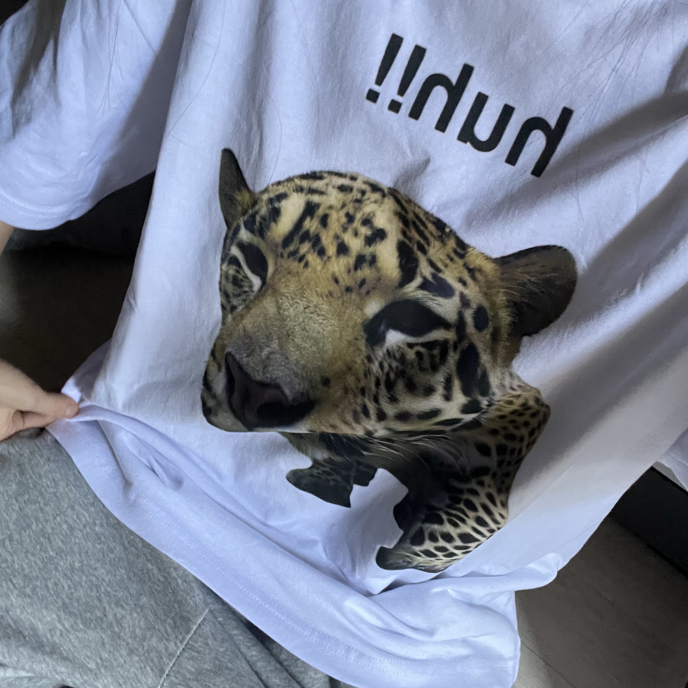 Suade Huh Leopard Tee White 착용 스타일 - 2