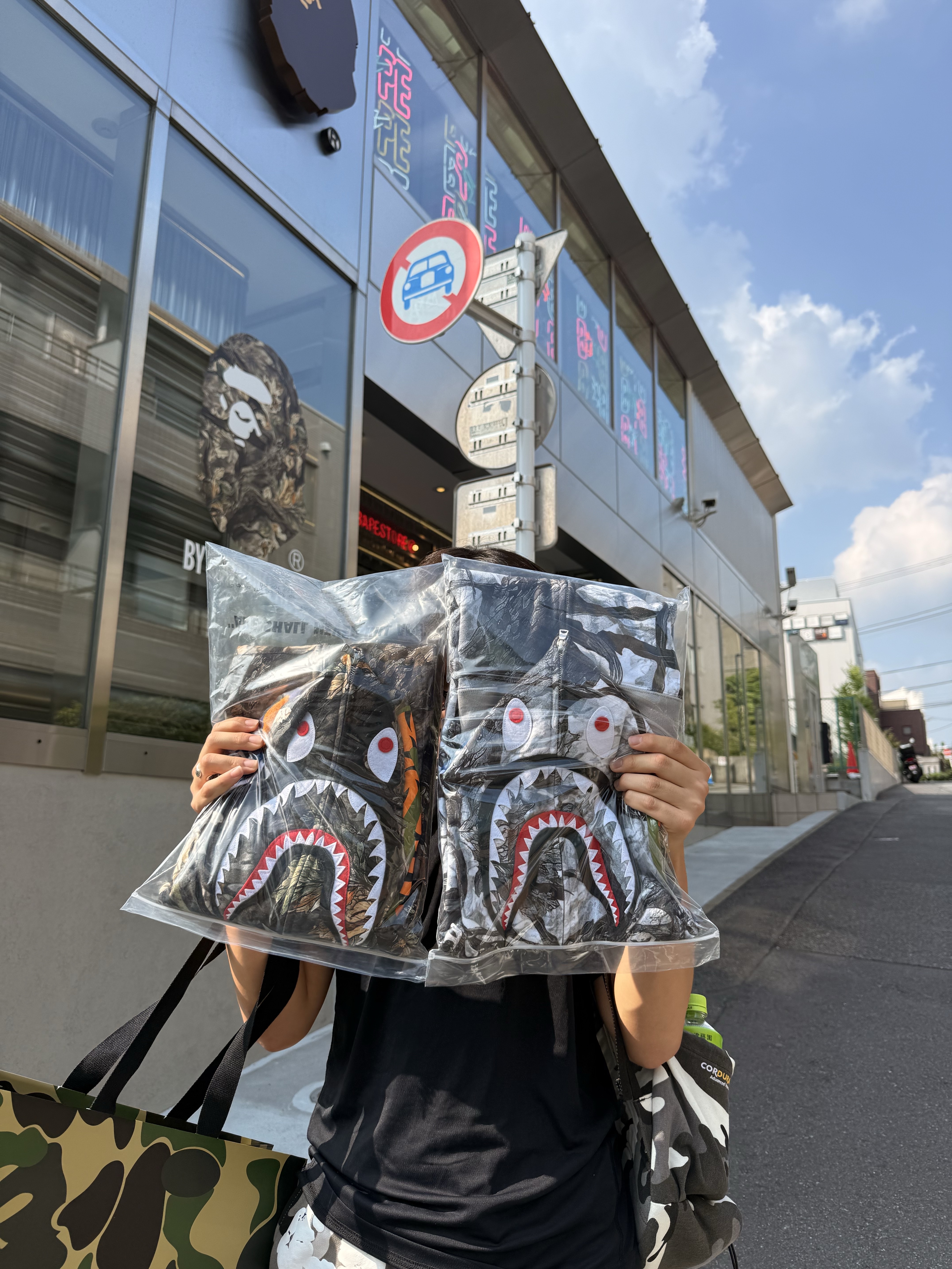 BAPE Tokyo College City T-Shirt Black, BAPE City Tokyo Big Ape Head T-Shirt Black 착용 스타일 - 3