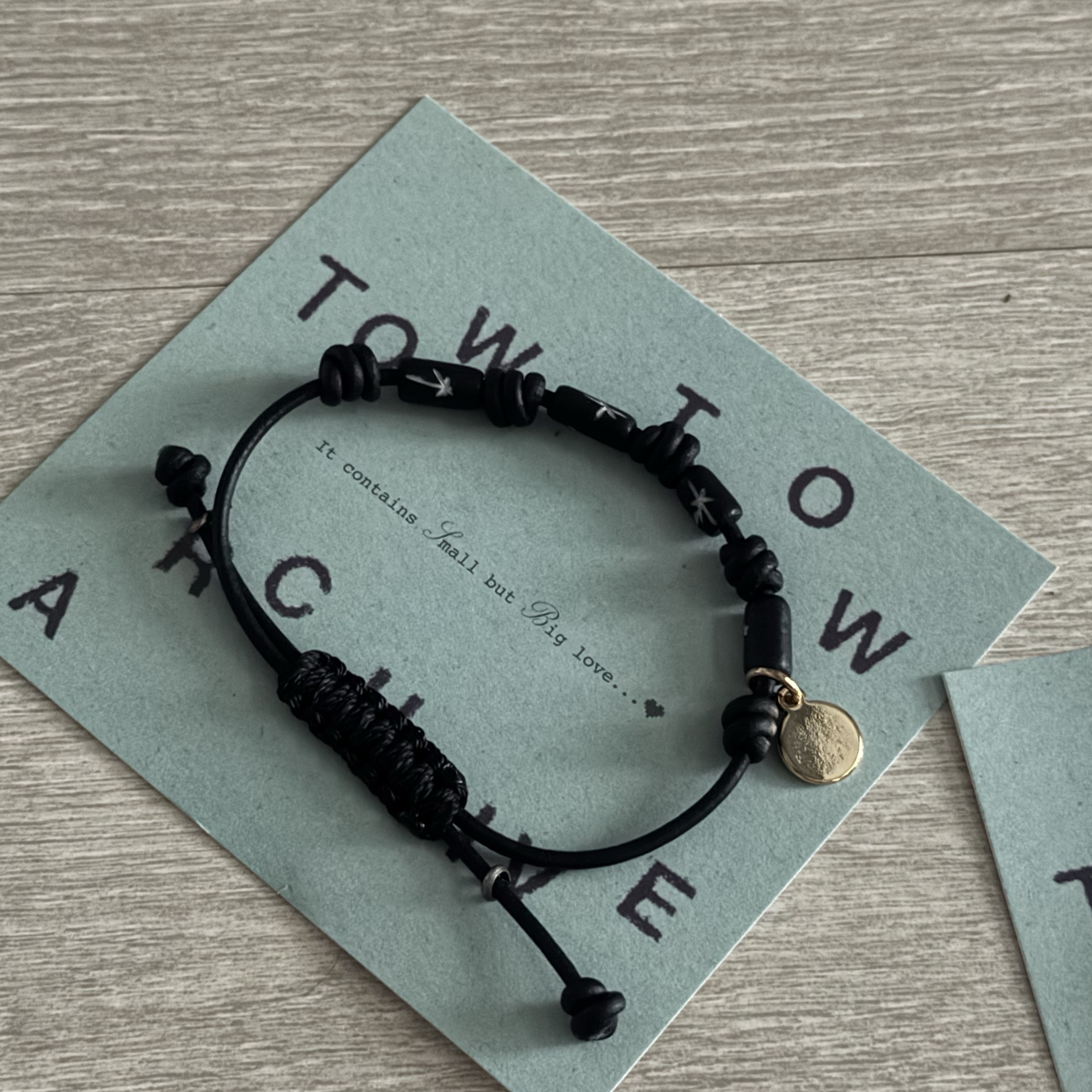 TOWTOW.ARCHIVE Eclipse Bracelet Black 착용 스타일 - 2