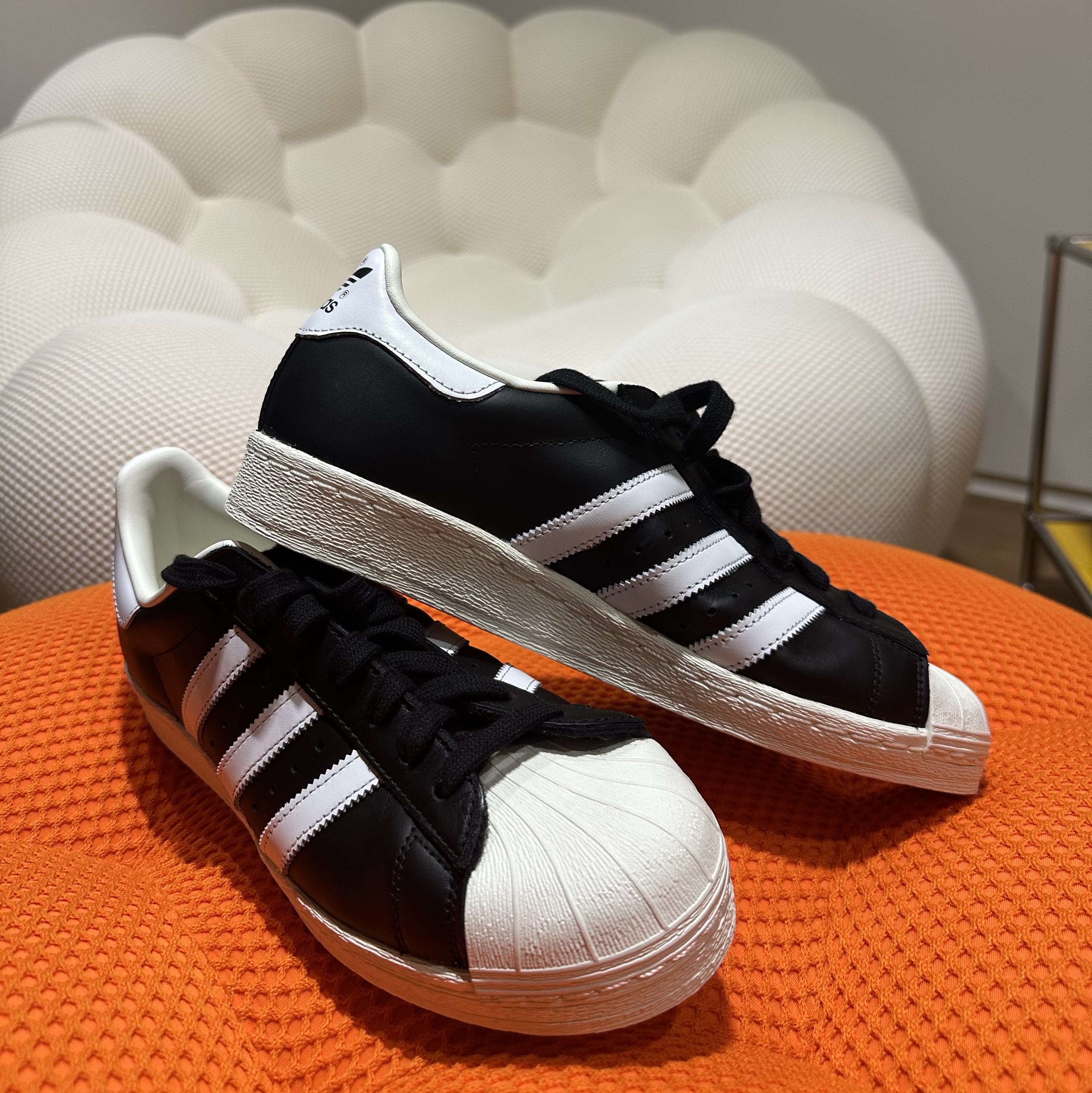 Adidas Superstar 82 Core Black 착용 스타일