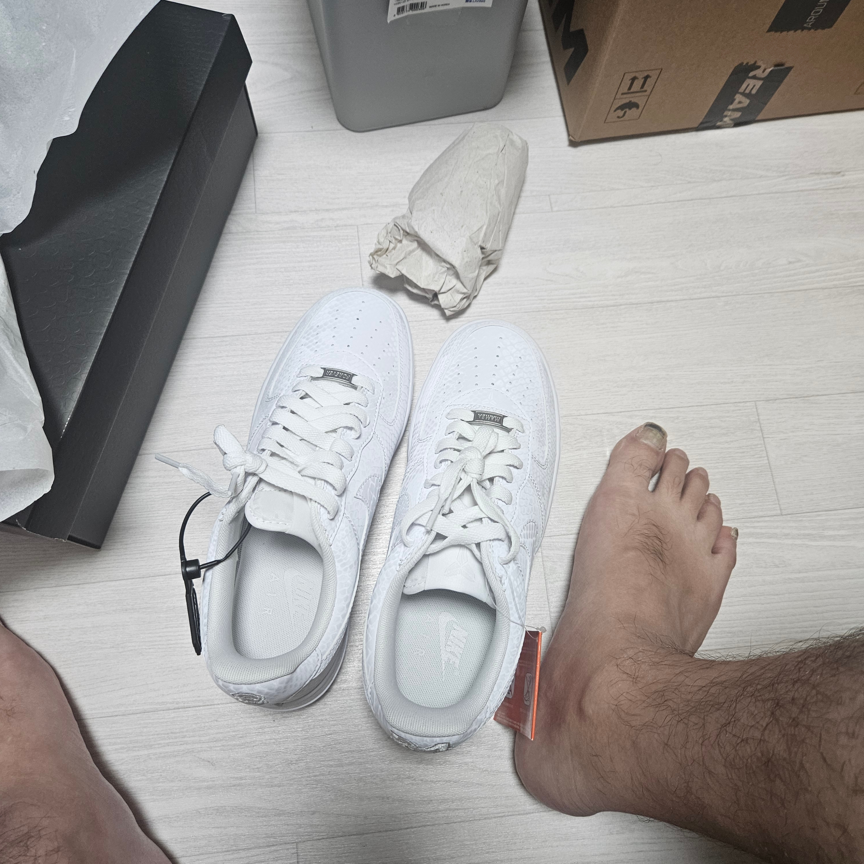 Nike x Kobe Bryant Air Force 1 Low Triple White 착용 스타일