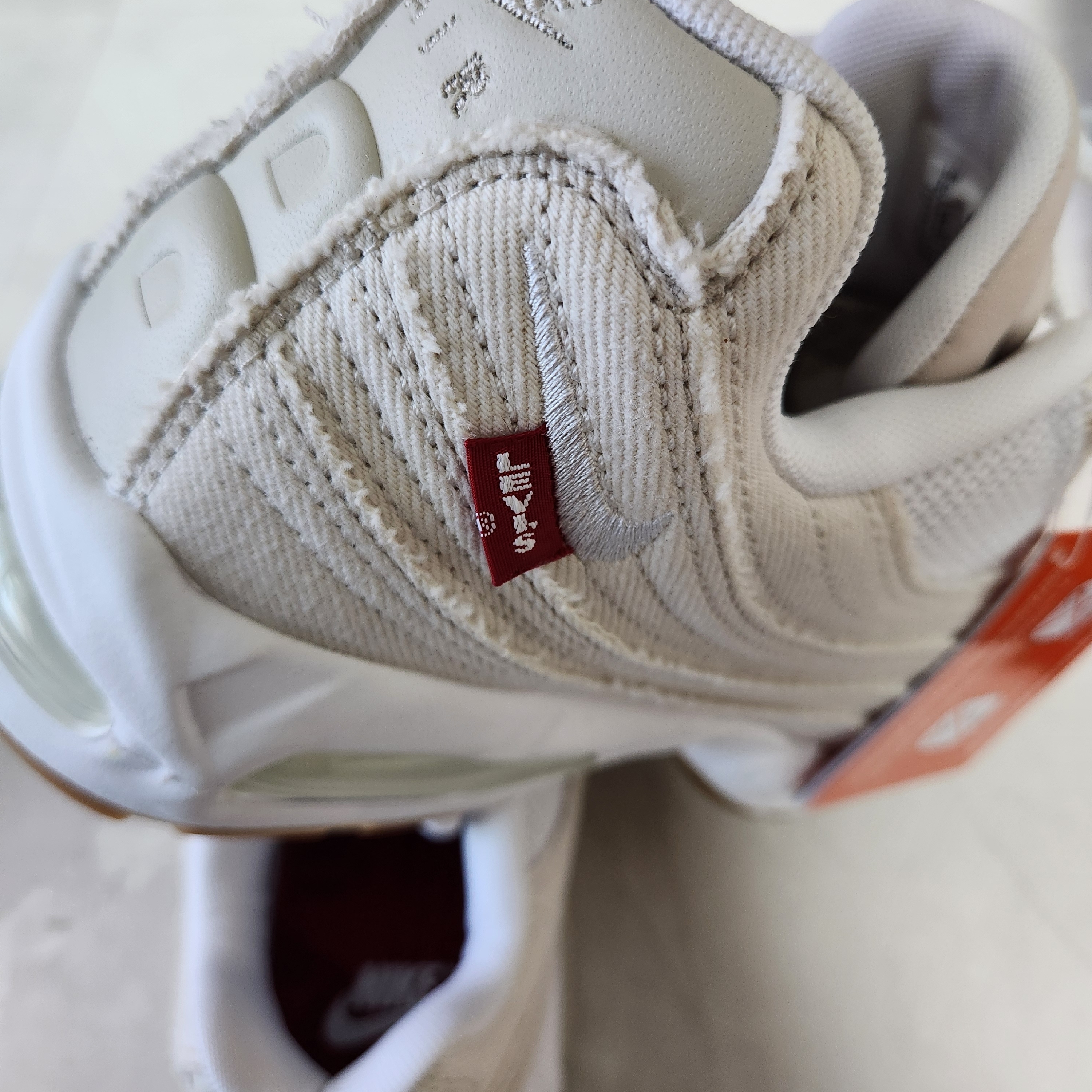 Nike x Levi's Air Max 95 White and Ecru 착용 스타일 - 2