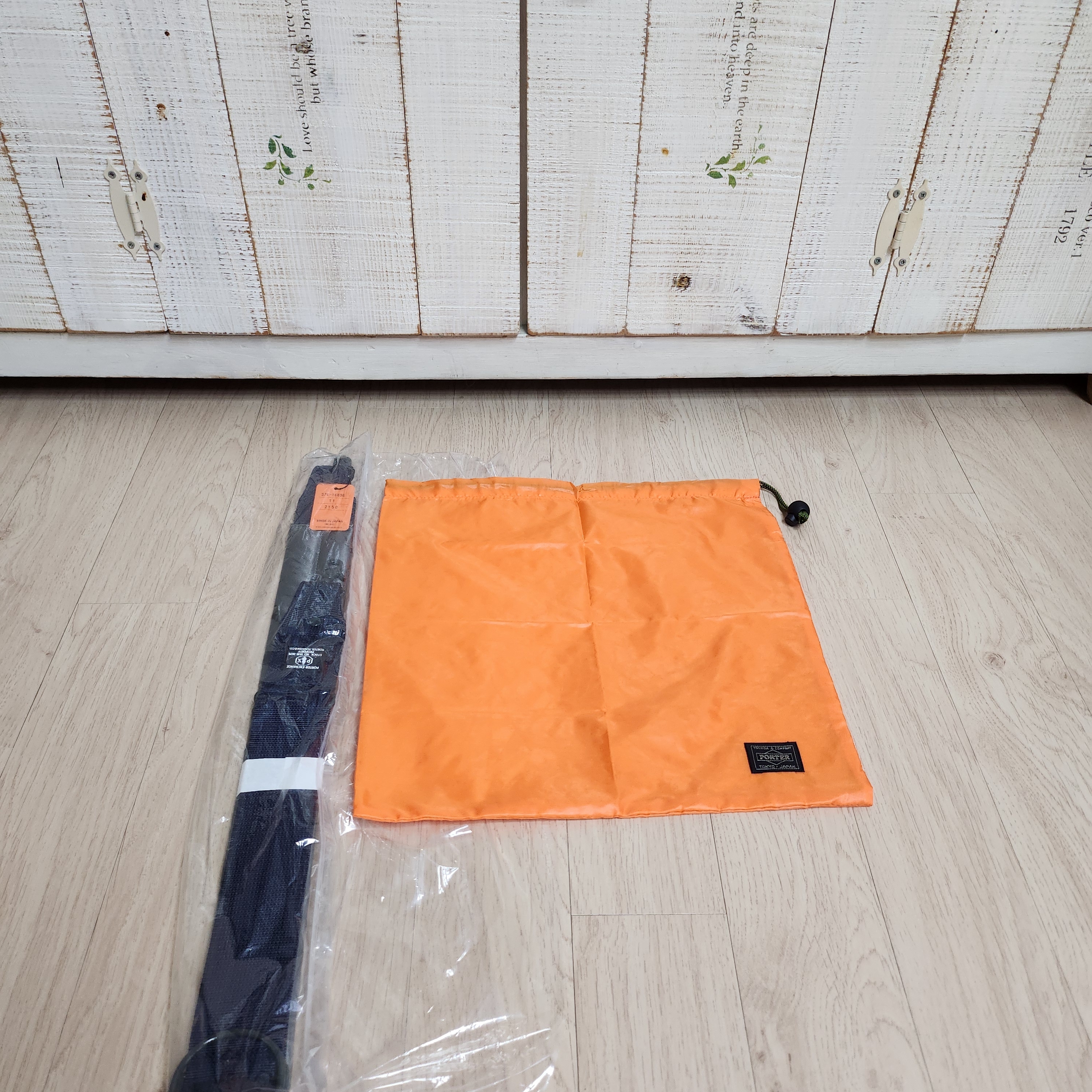 Porter PX Tanker Carrying Equipment Strap 50 Silver Grey 착용 스타일 - 1