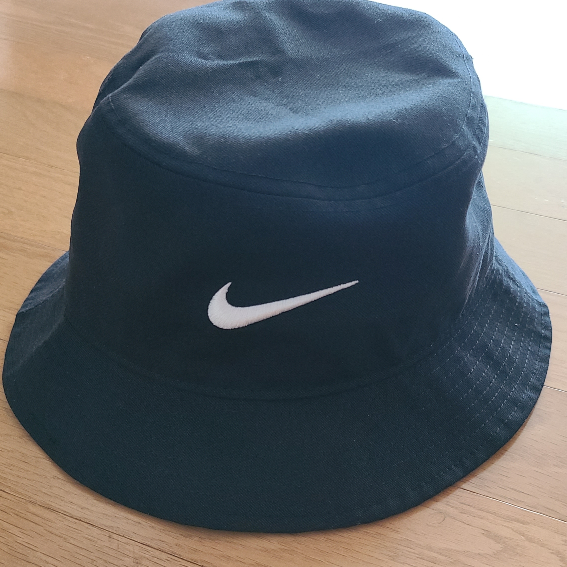 Nike Apex Swoosh Bucket Hat Black White 착용 스타일