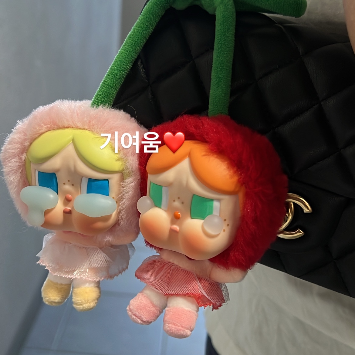 Pop Mart Crybaby Crying For Love Series Vinyl Plush 착용 스타일