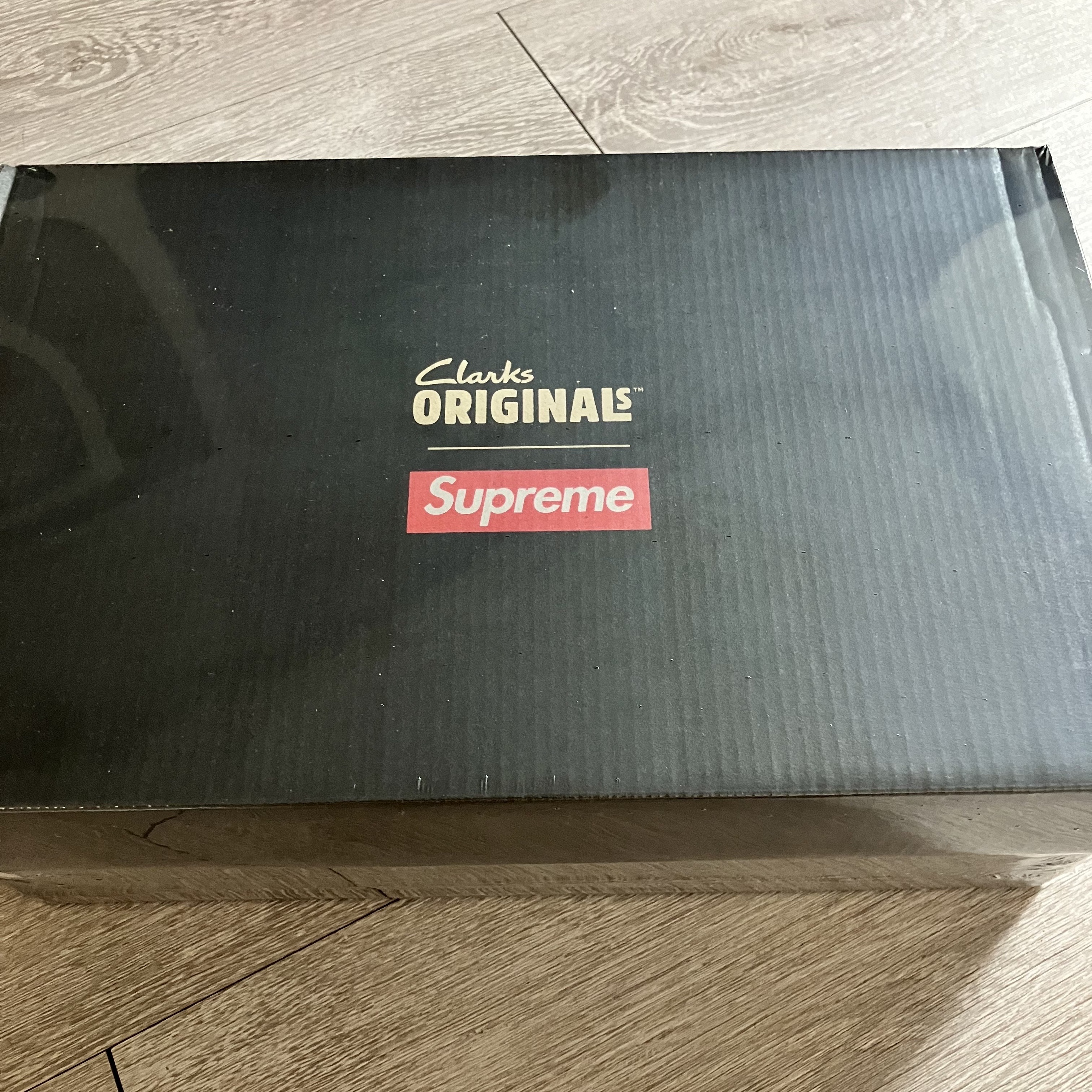 Clarks x Supreme Reflective Wallabee Pink - 25SS 착용 스타일 - 1
