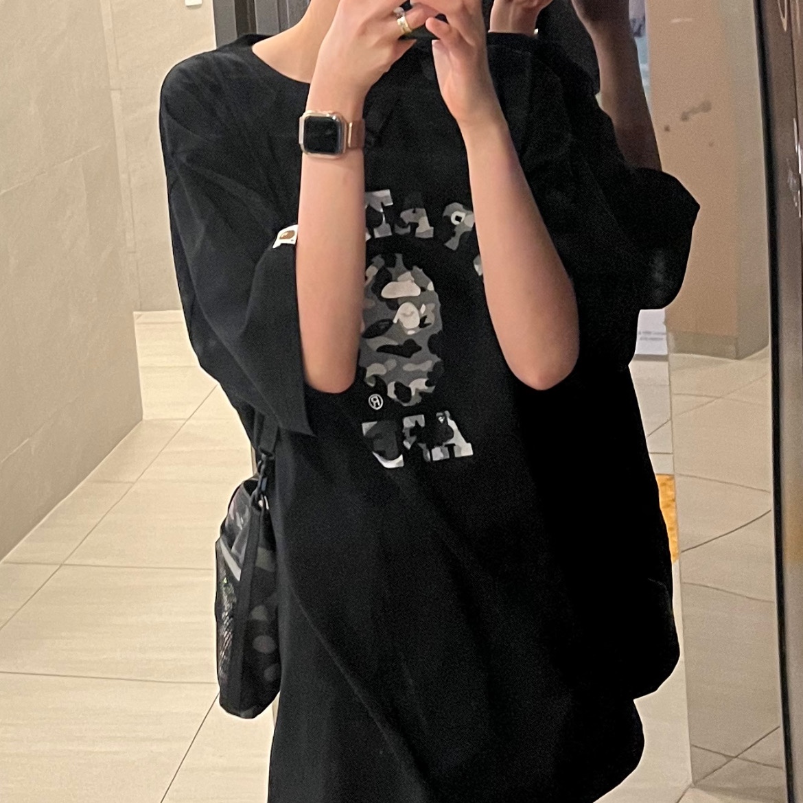 BAPE Color Camo Sacoche Black, BAPE 1st Camo College T-Shirt Black Gray 착용 스타일