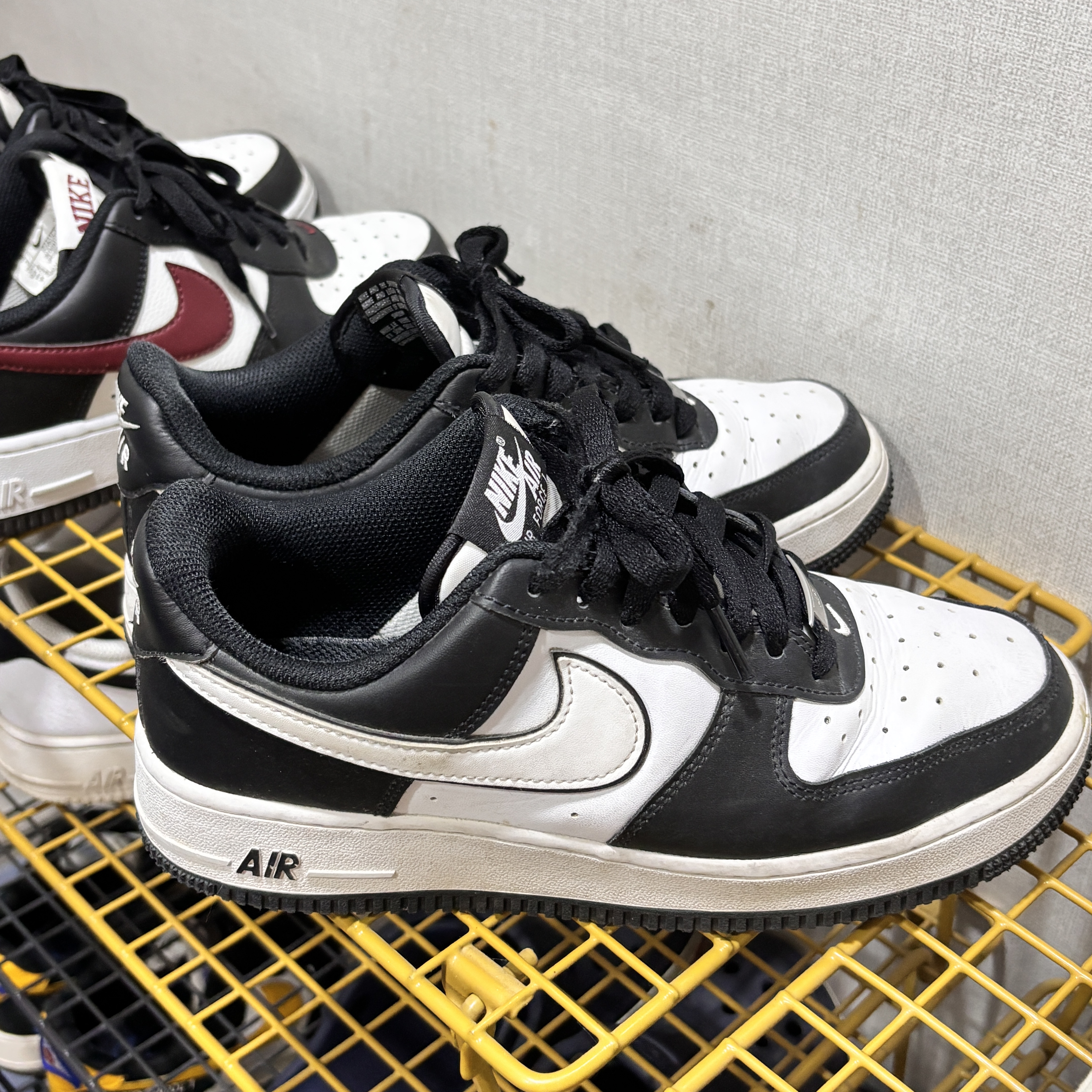 Nike Air Force 1 '07 Black White 착용 스타일 - 1