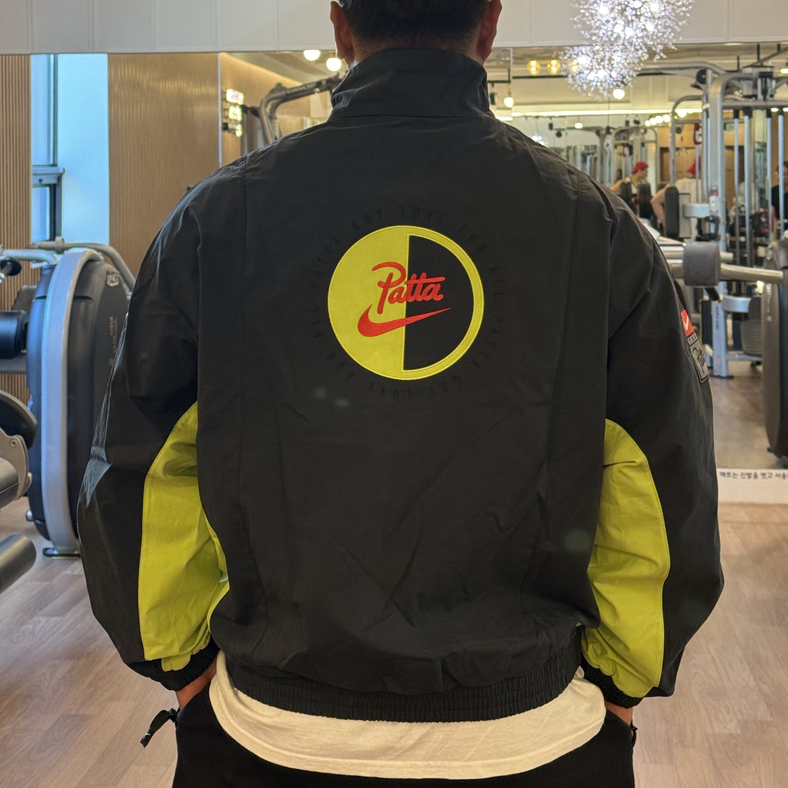 Nike x Patta Track Jacket Black Cyber (HJ0712-010) 착용 스타일