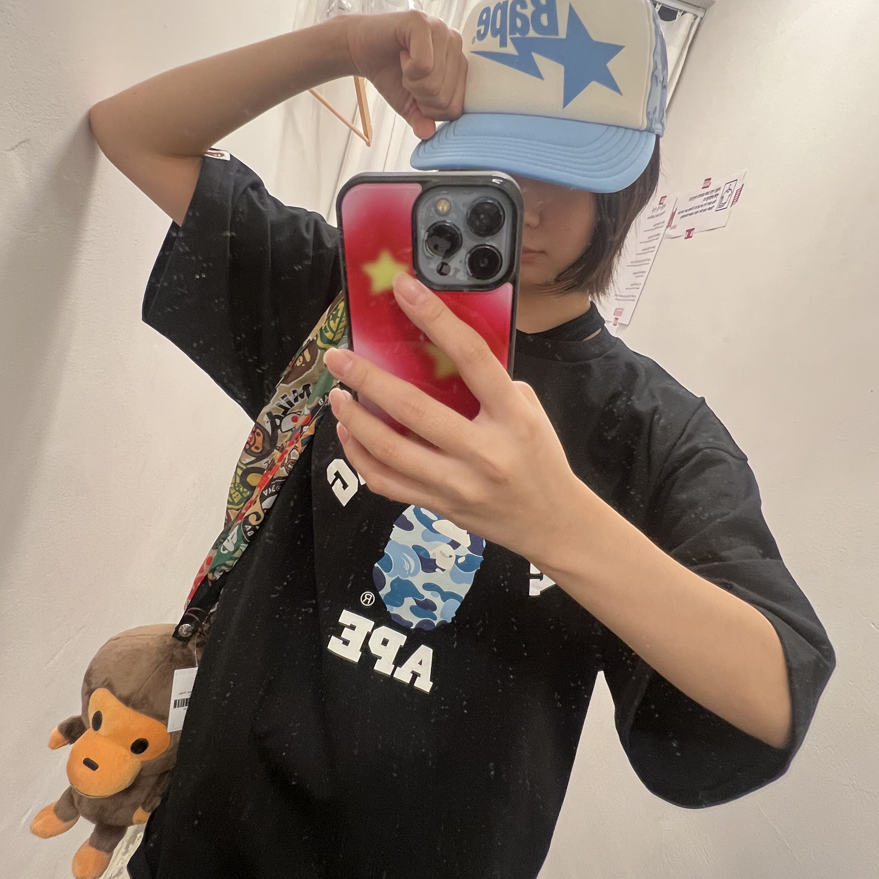 BAPE ABC Camo College T-Shirt Black Blue, BAPE Baby Milo Plush Doll Eco Bag Brown (Set of 2) 착용 스타일 - 1
