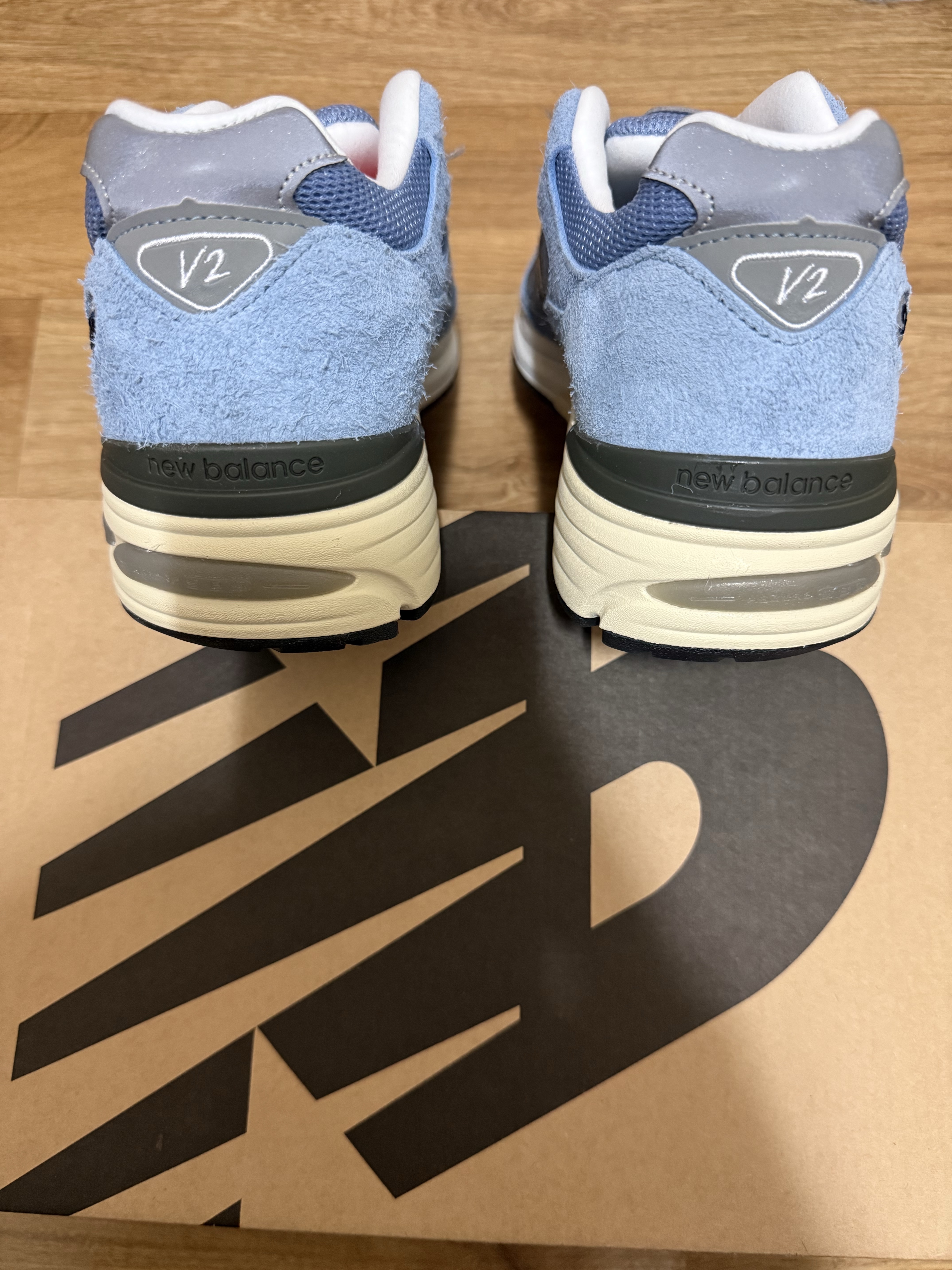 New Balance 991v2 Made in UK Celestial Blue Faded Denim 착용 스타일 - 5