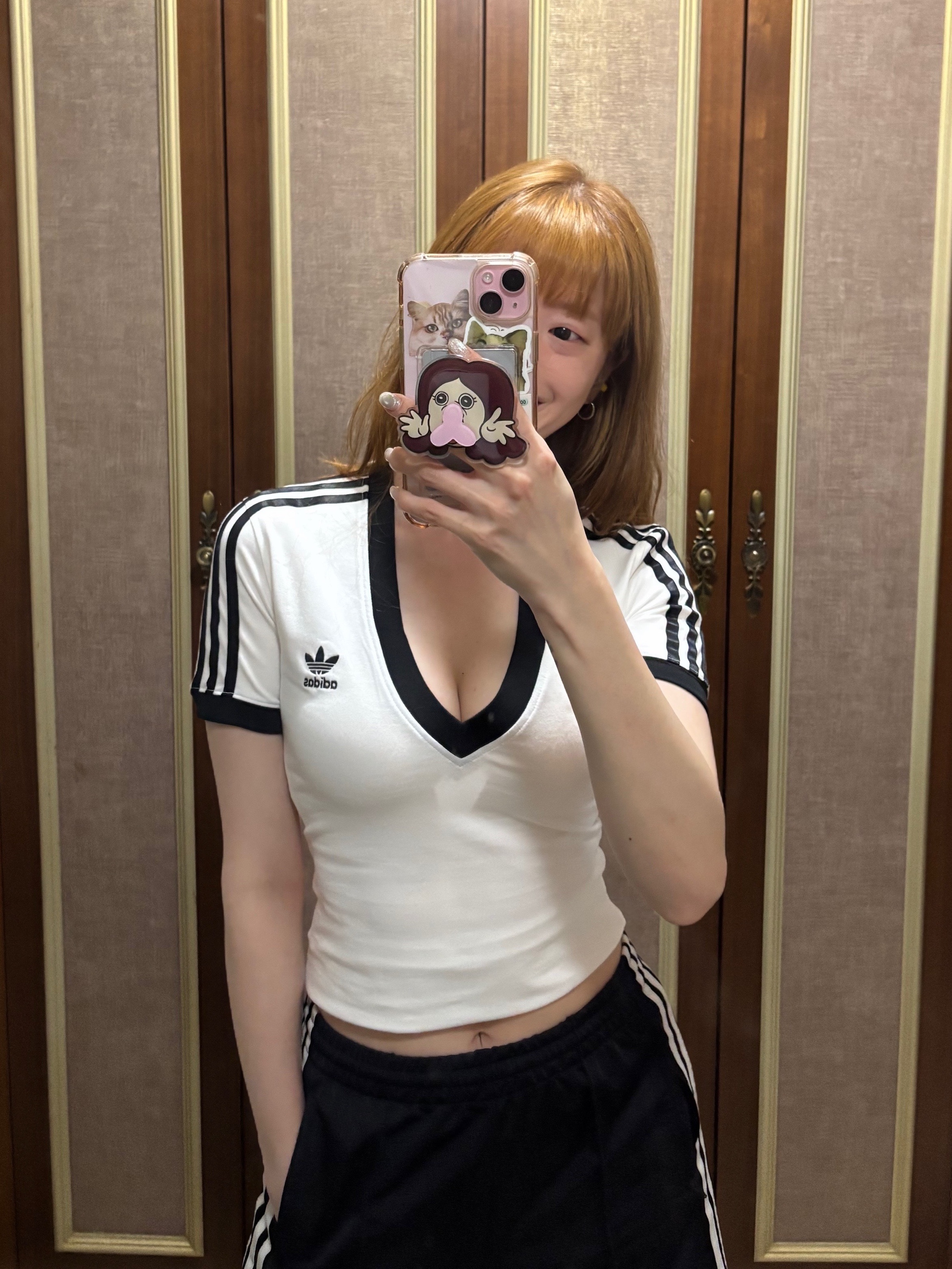(W) Adidas 3S V-Neck T-Shirt White - KR Sizing, (W) Adidas Firebird Shorts Black - KR Sizing 착용 스타일 - 2