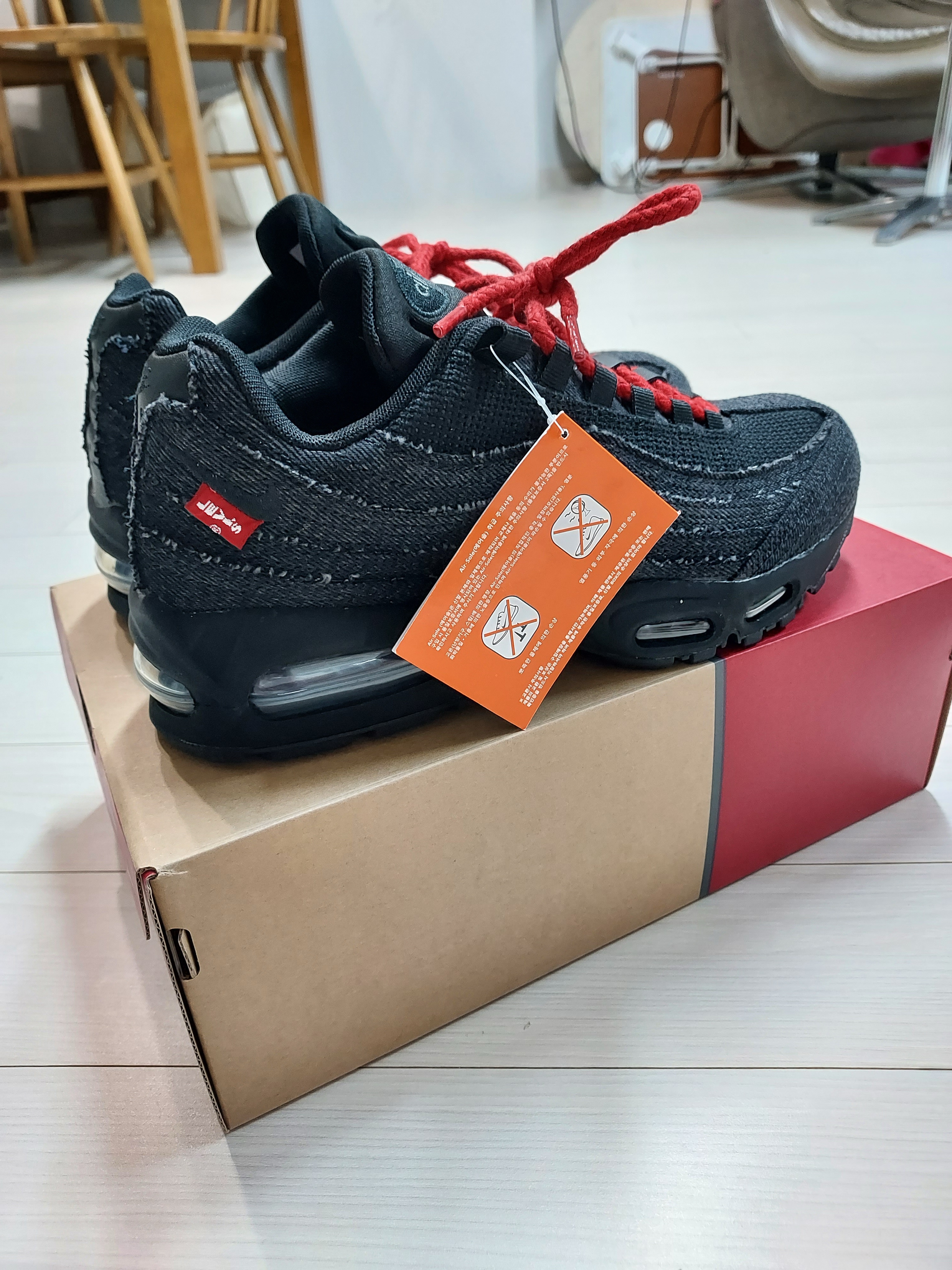 Nike x Levi's Air Max 95 Black 착용 스타일 - 2