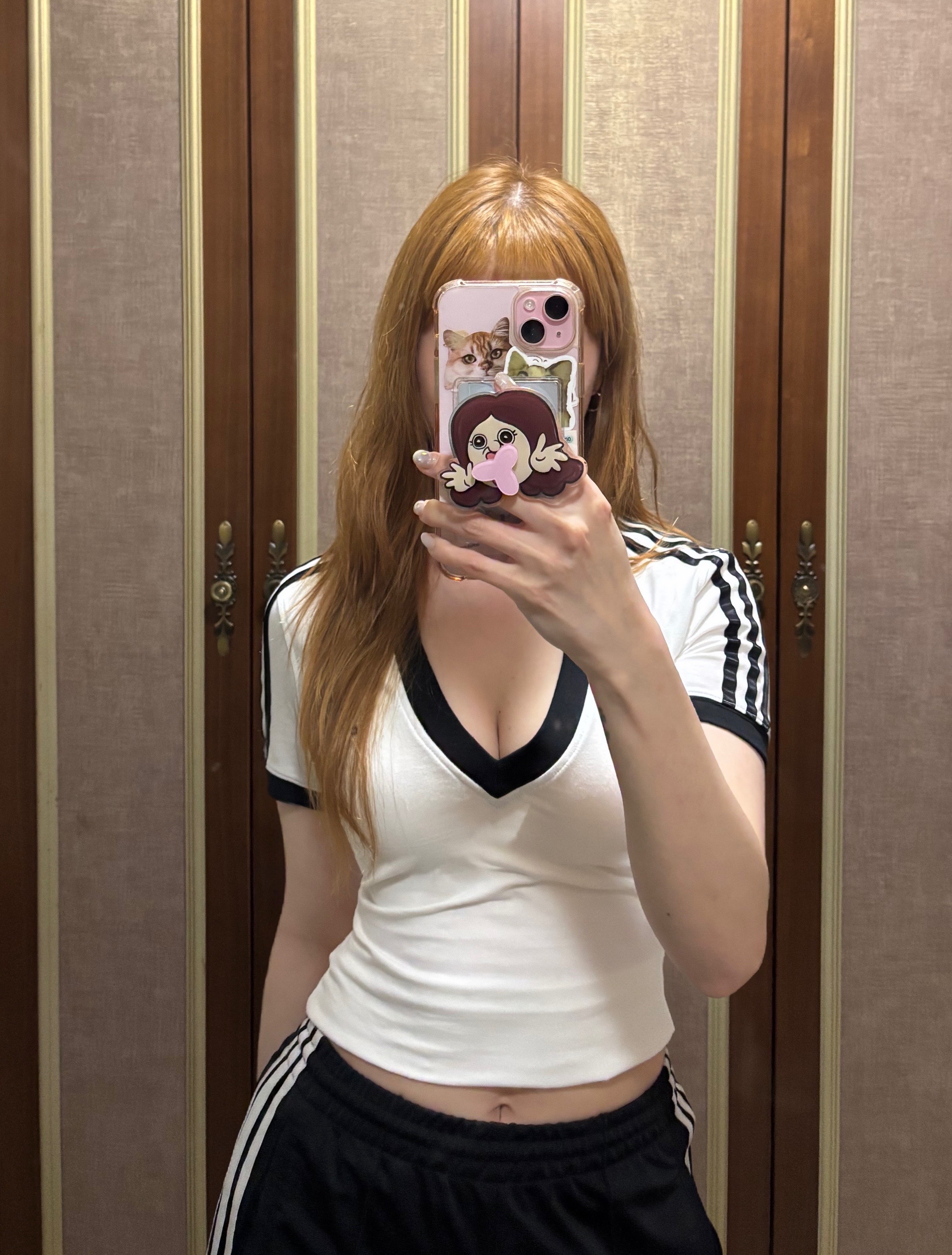 (W) Adidas 3S V-Neck T-Shirt White - KR Sizing, (W) Adidas Firebird Shorts Black - KR Sizing 착용 스타일 - 4