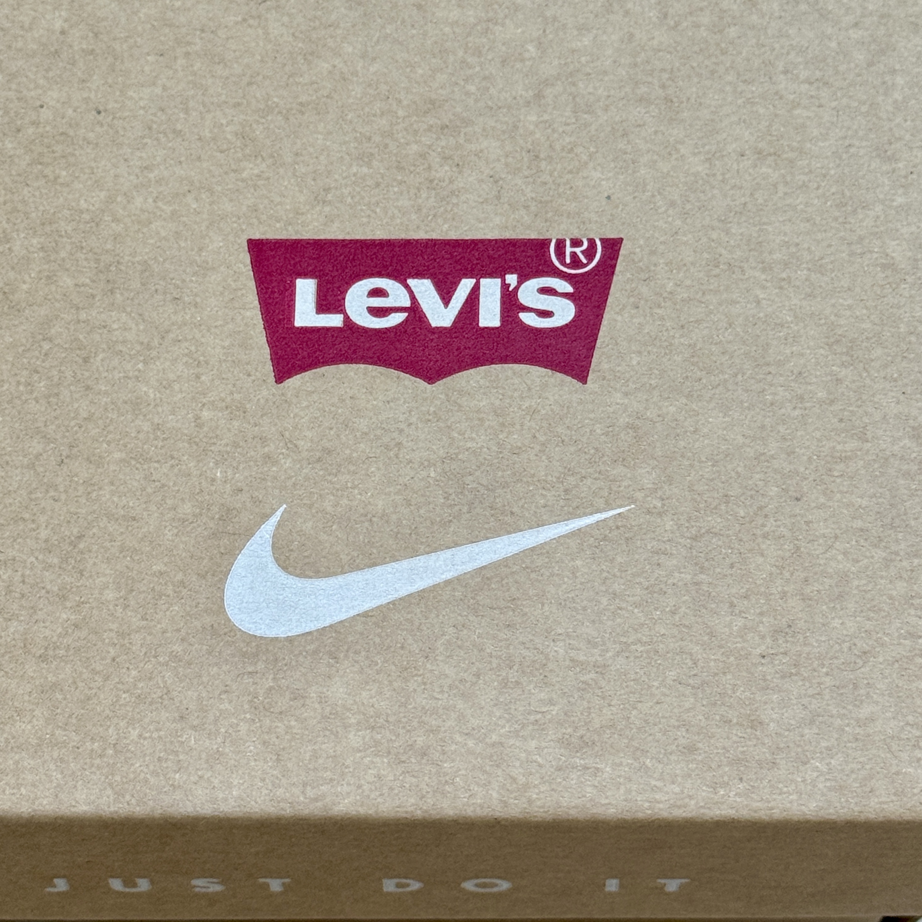 Nike x Levi's Air Max 95 White and Ecru 착용 스타일 - 5