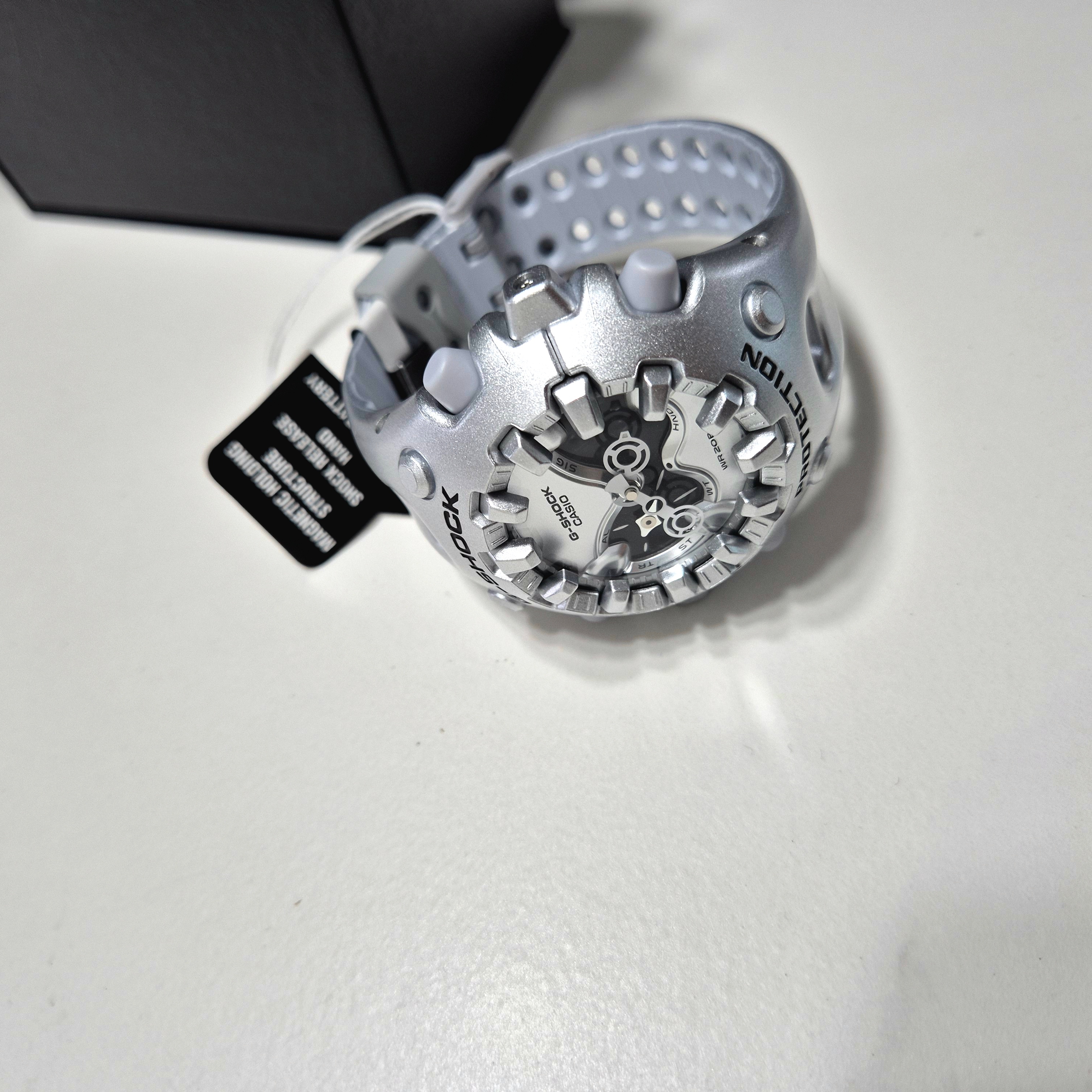 Casio GA-V01A-8A 착용 스타일 - 2