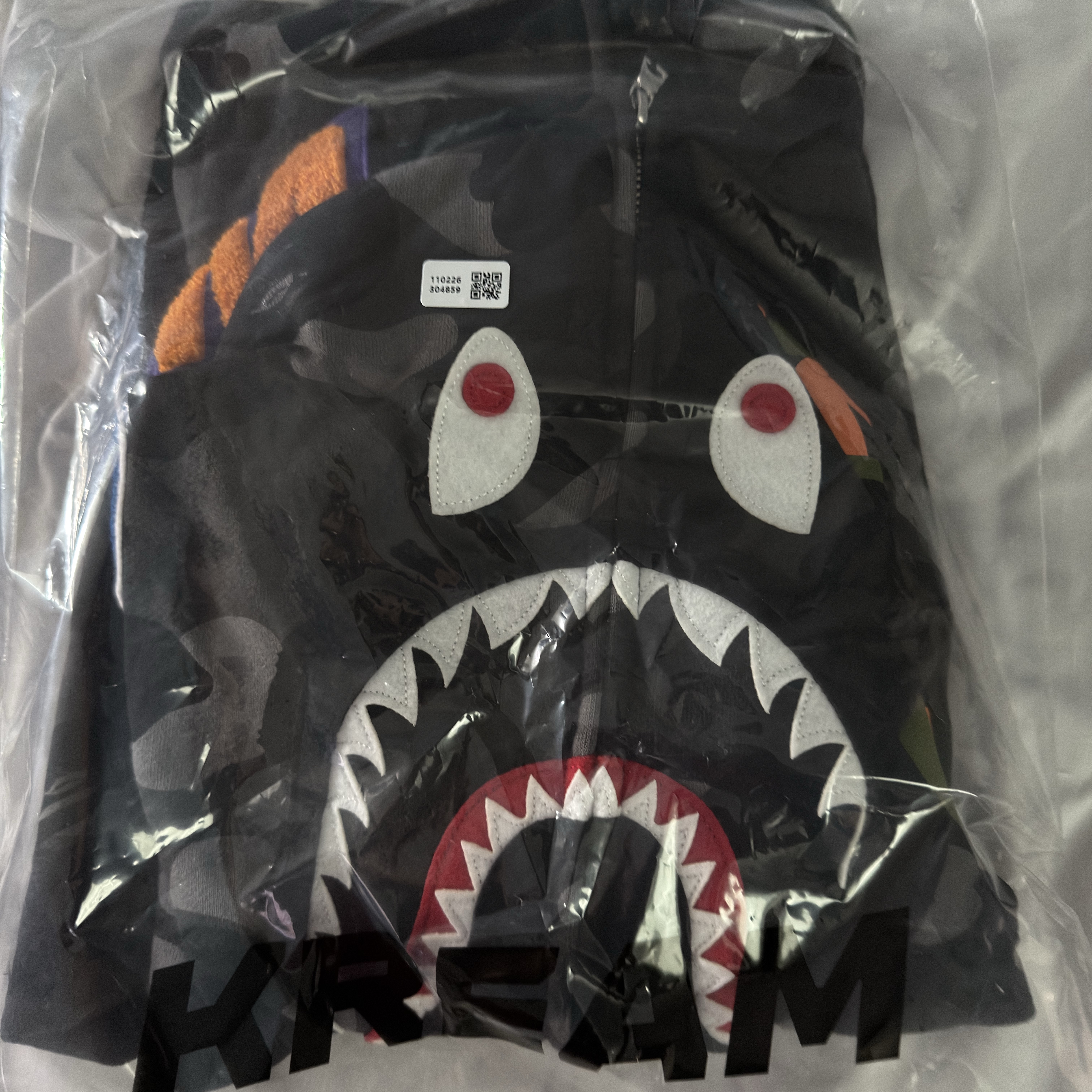 BAPE Color Camo Shark Full Zip Hoodie Black 착용 스타일 - 1