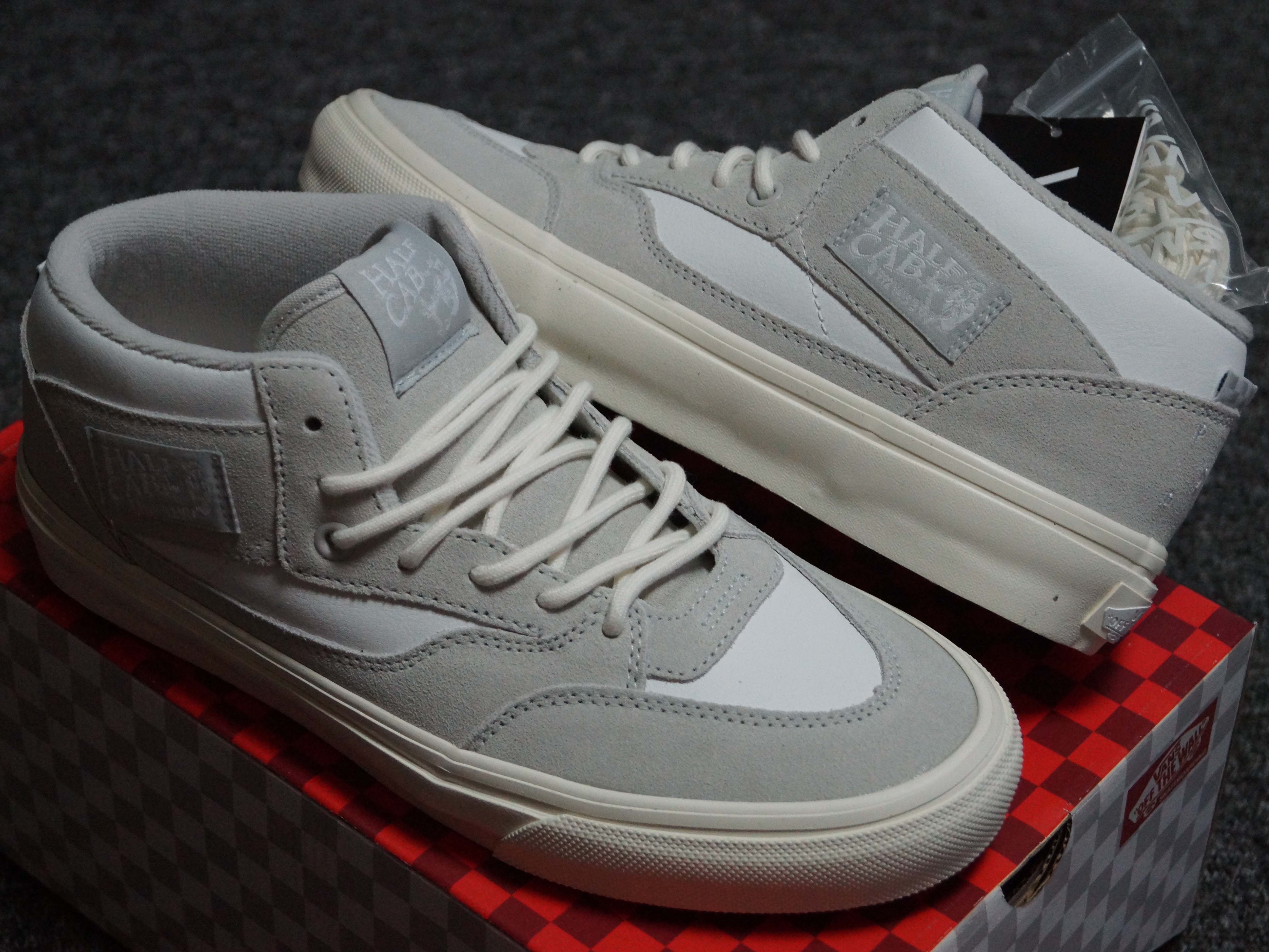 Vans Vault x Pop Trading Company Half Cab '92 Grey 착용 스타일