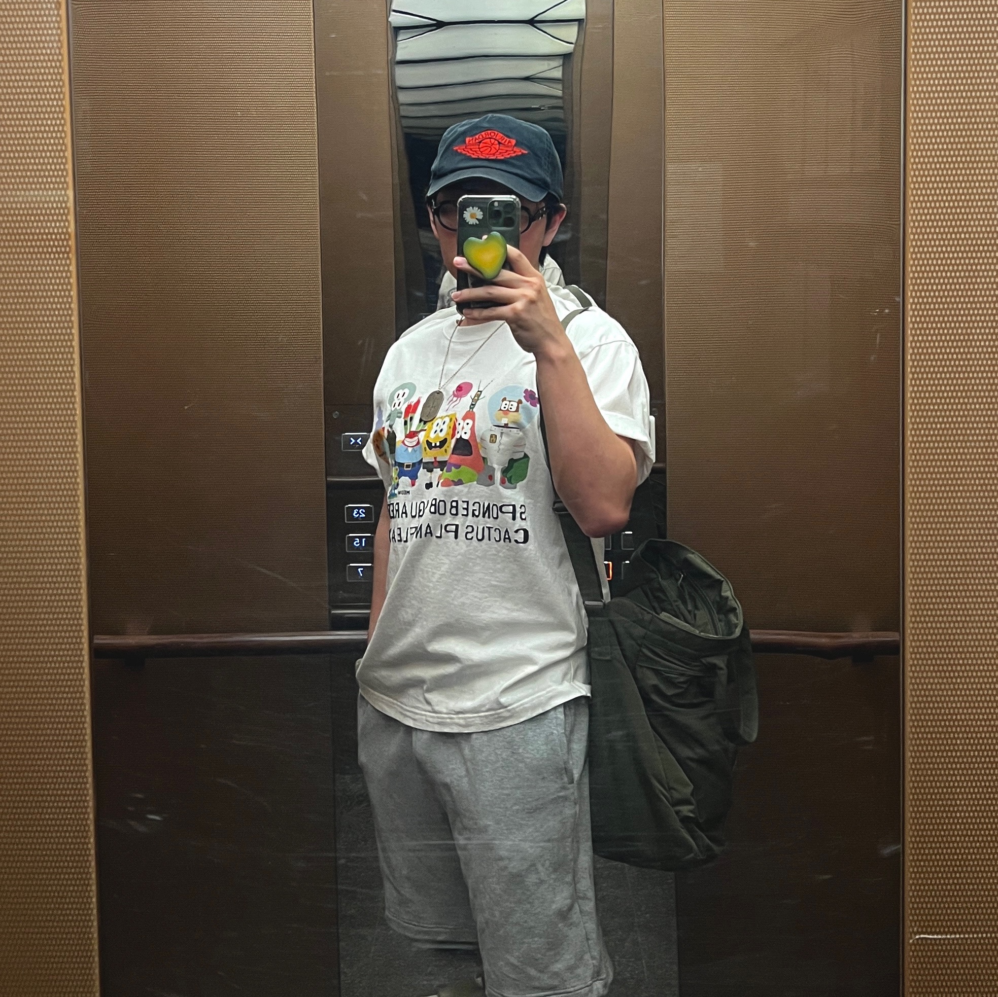 Uniqlo UT x CPFM x SpongeBob Graphic T-Shirt A White - JP, Travis Scott Cactus Jack x WWE Dog Tag Silver 착용 스타일