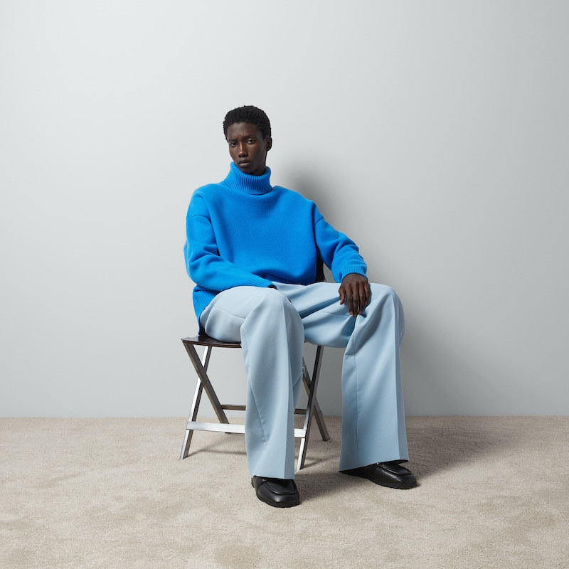 Gucci Wool Gabardine Trousers Light Blue 착용 스타일 - 2