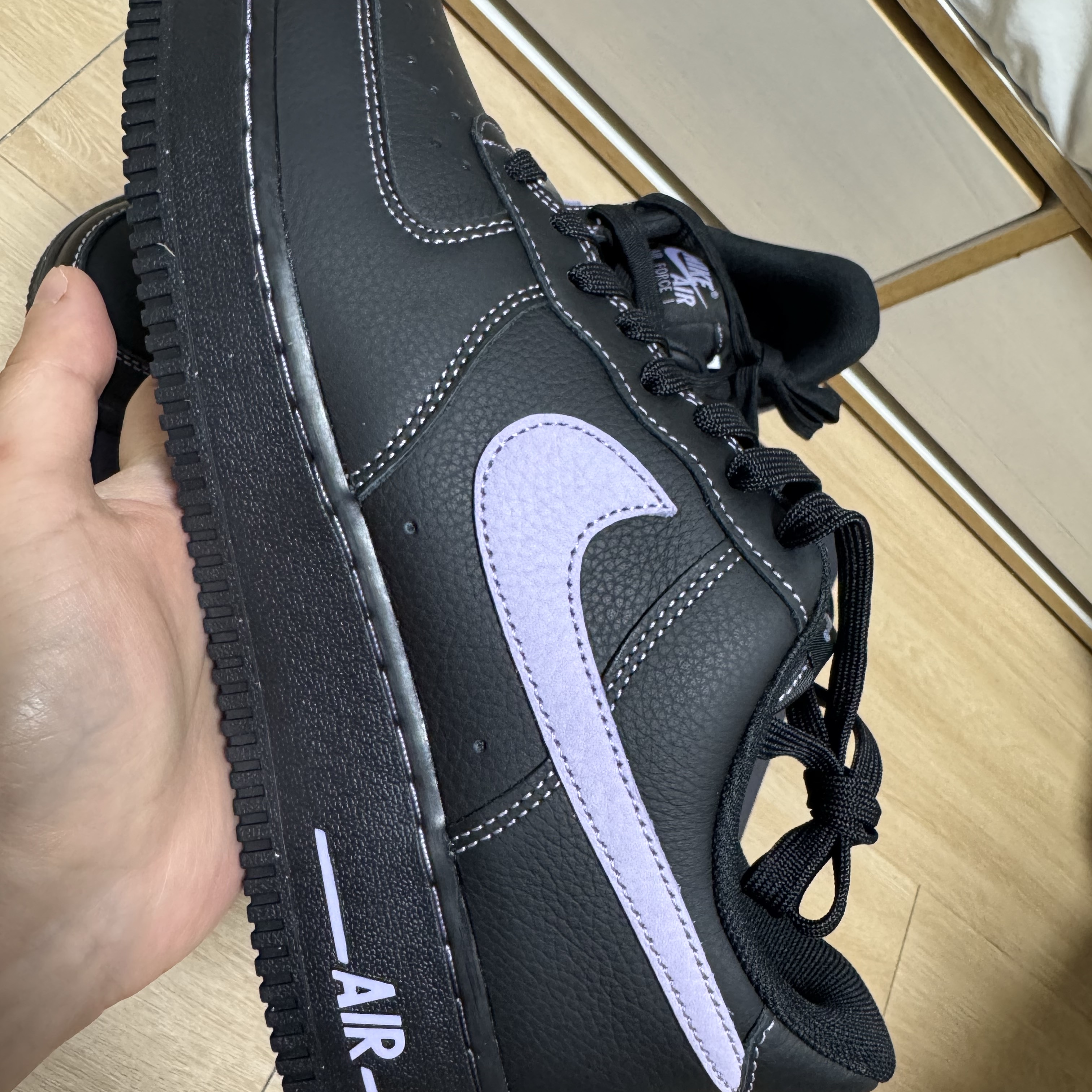 Nike Air Force 1 Low Black Lilac 착용 스타일 - 3