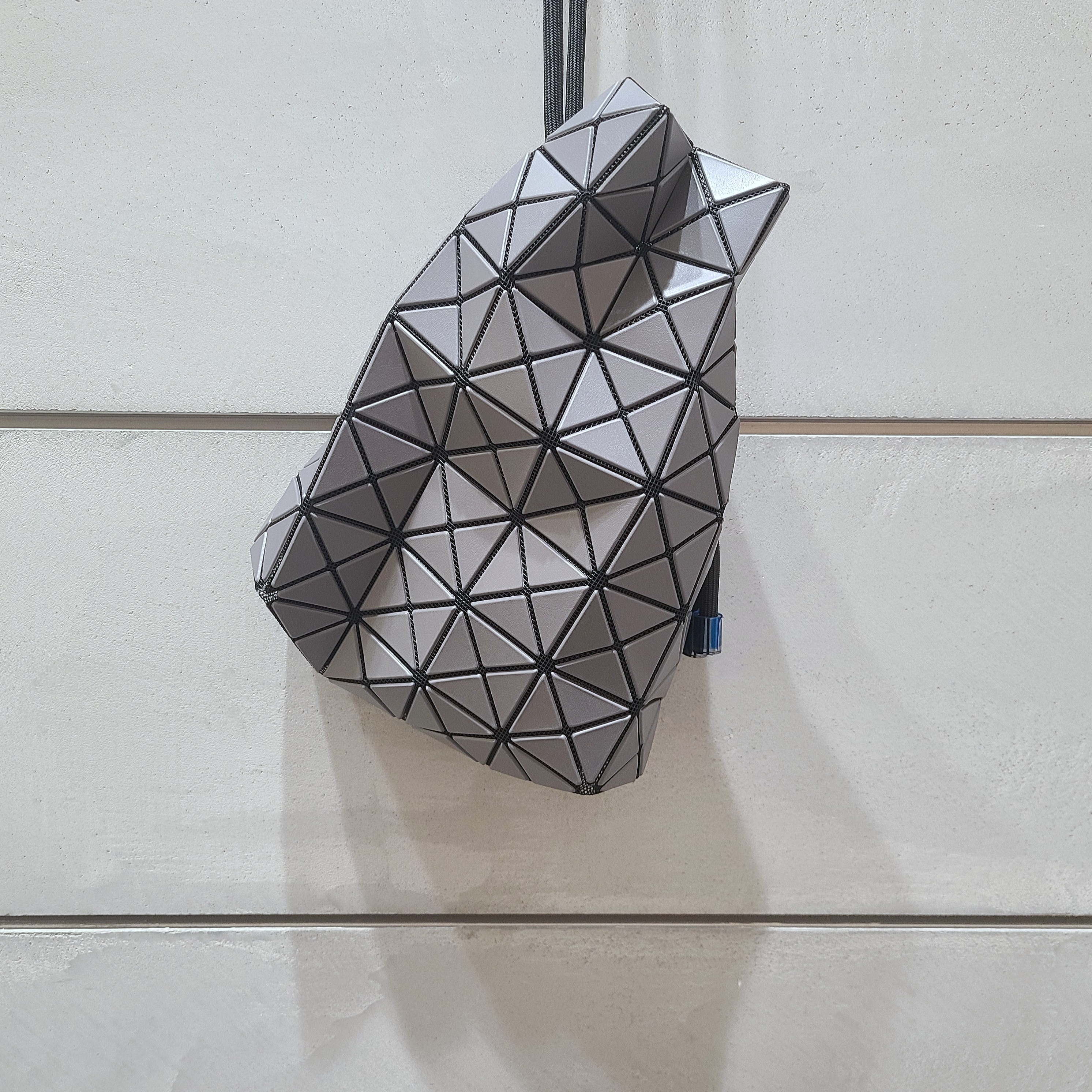 Bao Bao Issey Miyake Lucent One-Tone Tote Bag Mint Green, Bao Bao Issey Miyake Lucent One-Tone Tote Bag Light Blue 착용 스타일 - 5