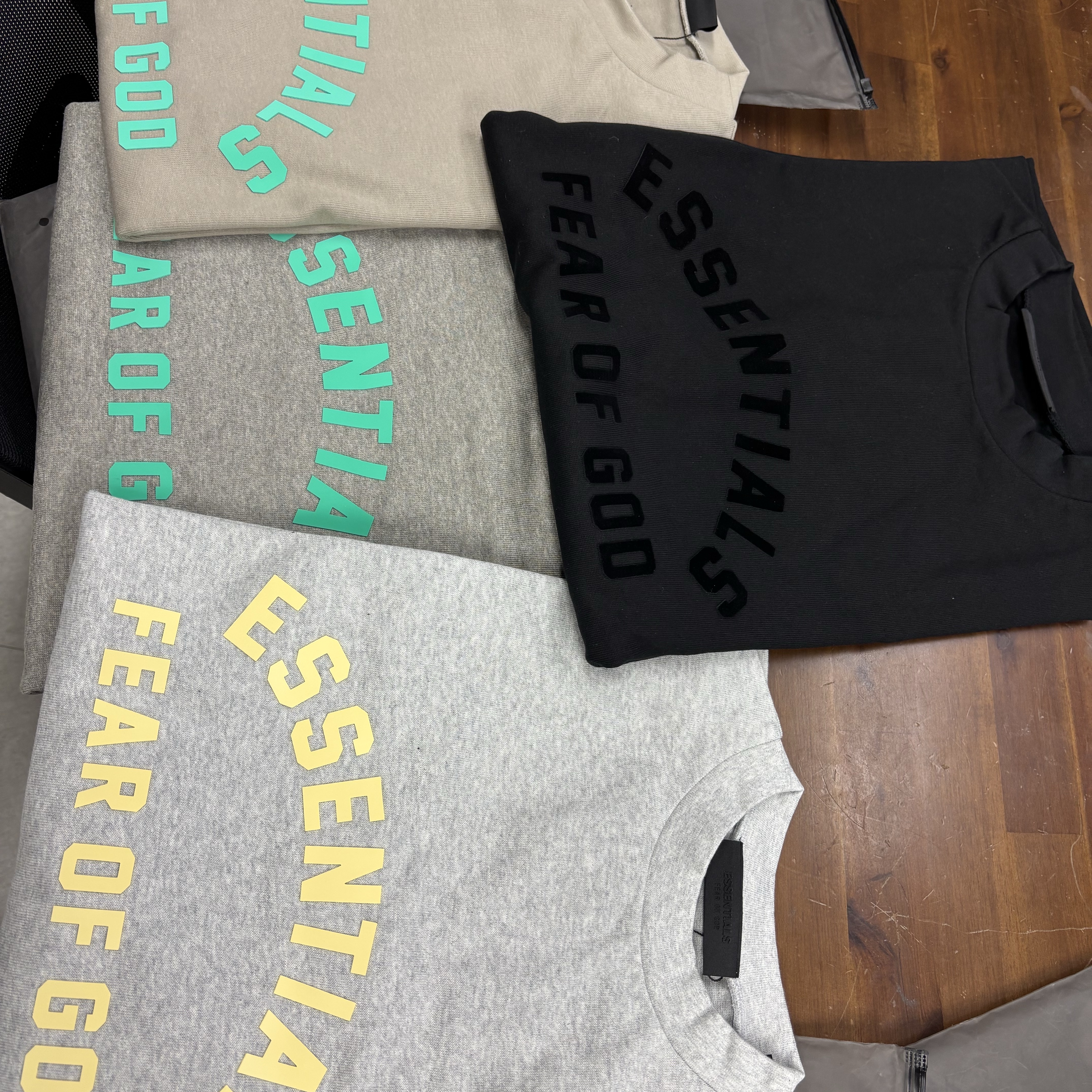 Essentials T-Shirt Jet Black - 23FW 착용 스타일