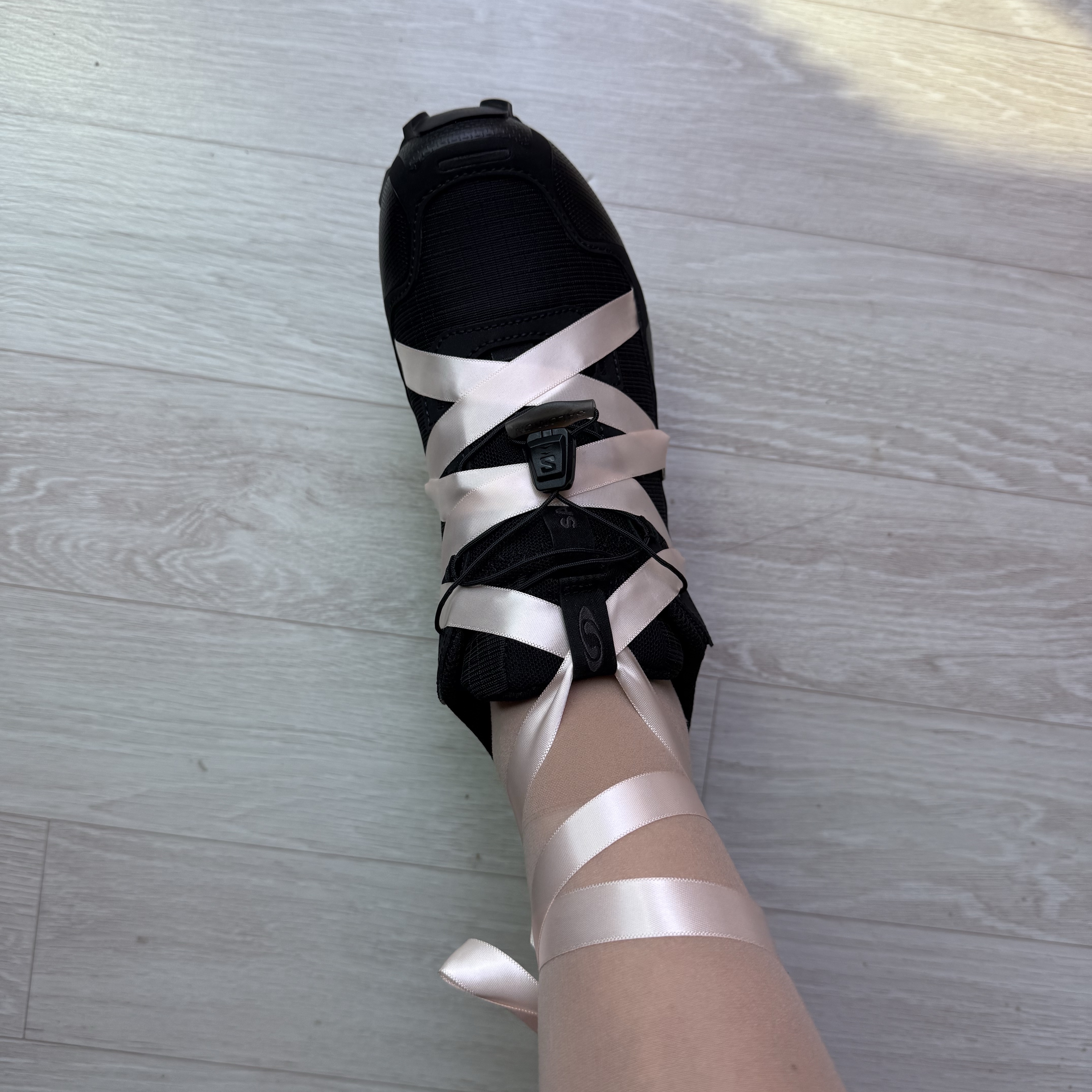 Salomon x Sandy Liang Speedcross 3 Ribbon 착용 스타일