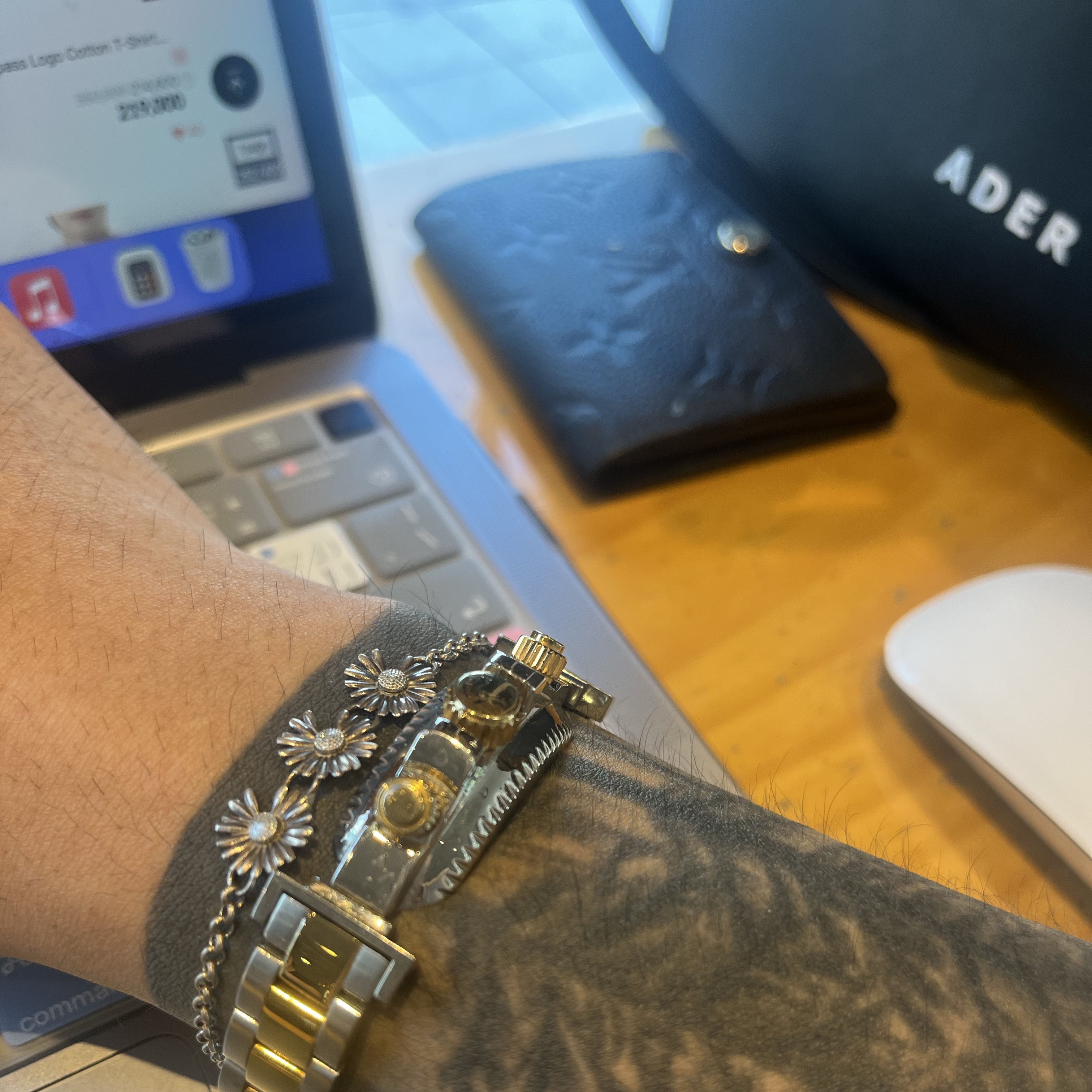 Peaceminusone Daisy Bracelet #1 Silver 착용 스타일