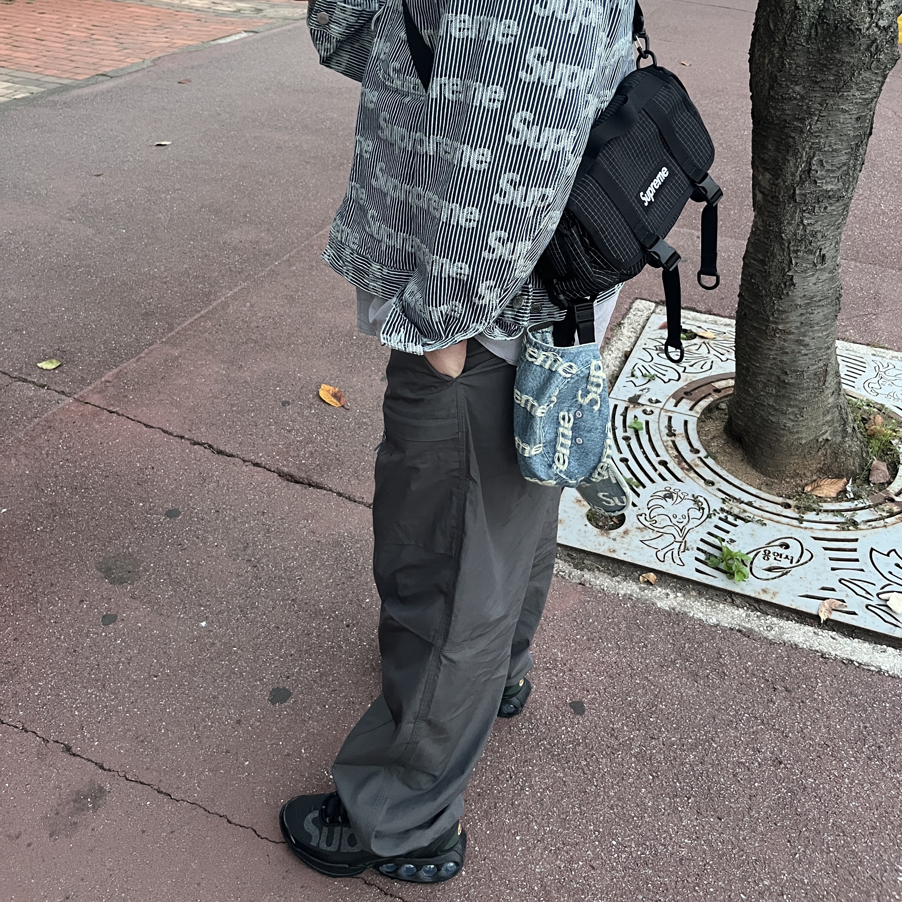 Nike x Supreme Air Max DN SP Black Galactic Jade, Supreme Denim Chore Trucker Jacket Stripe - 24SS 착용 스타일