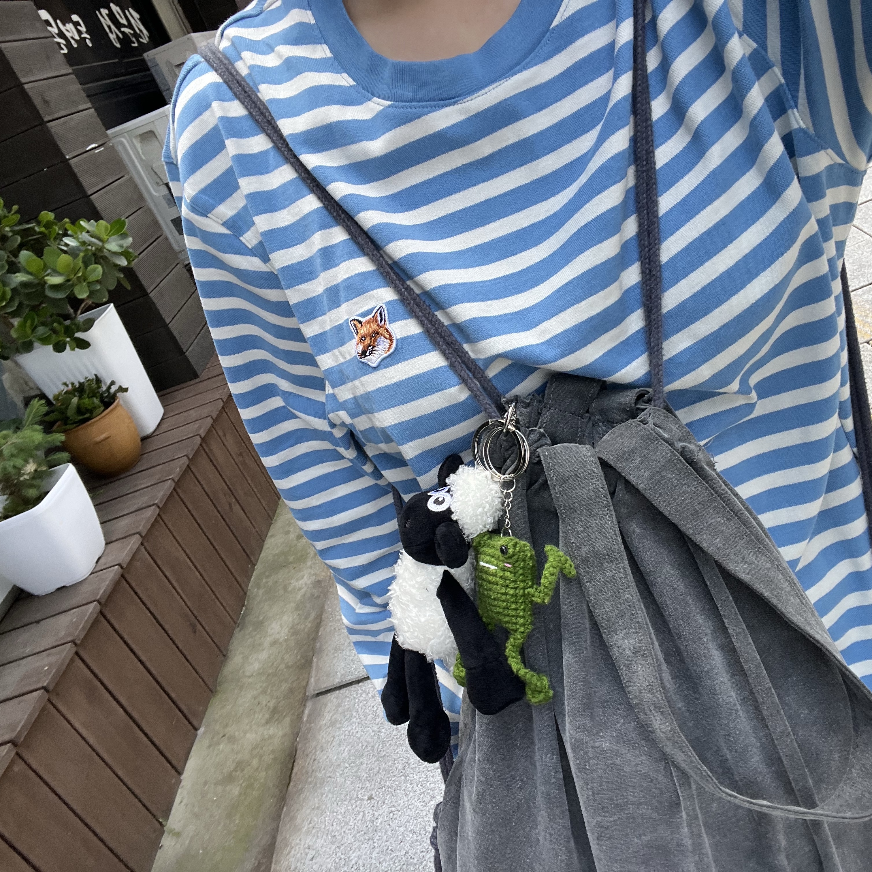 Maison Kitsune Foxhead Patch Regular Marin T-Shirt Drifter Blue Stripes 착용 스타일