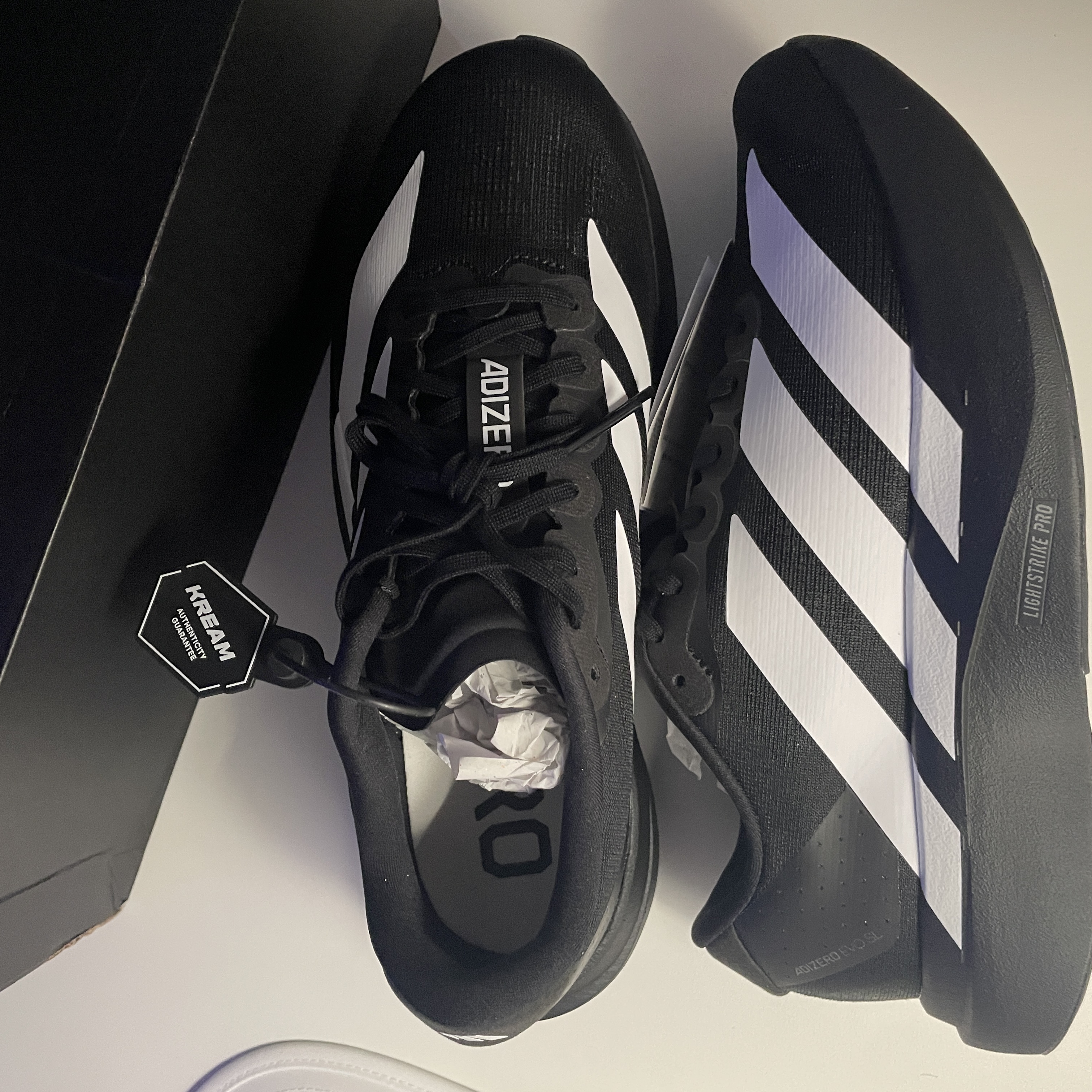 Adidas Adizero EVO SL Core Black Cloud White 착용 스타일 - 2