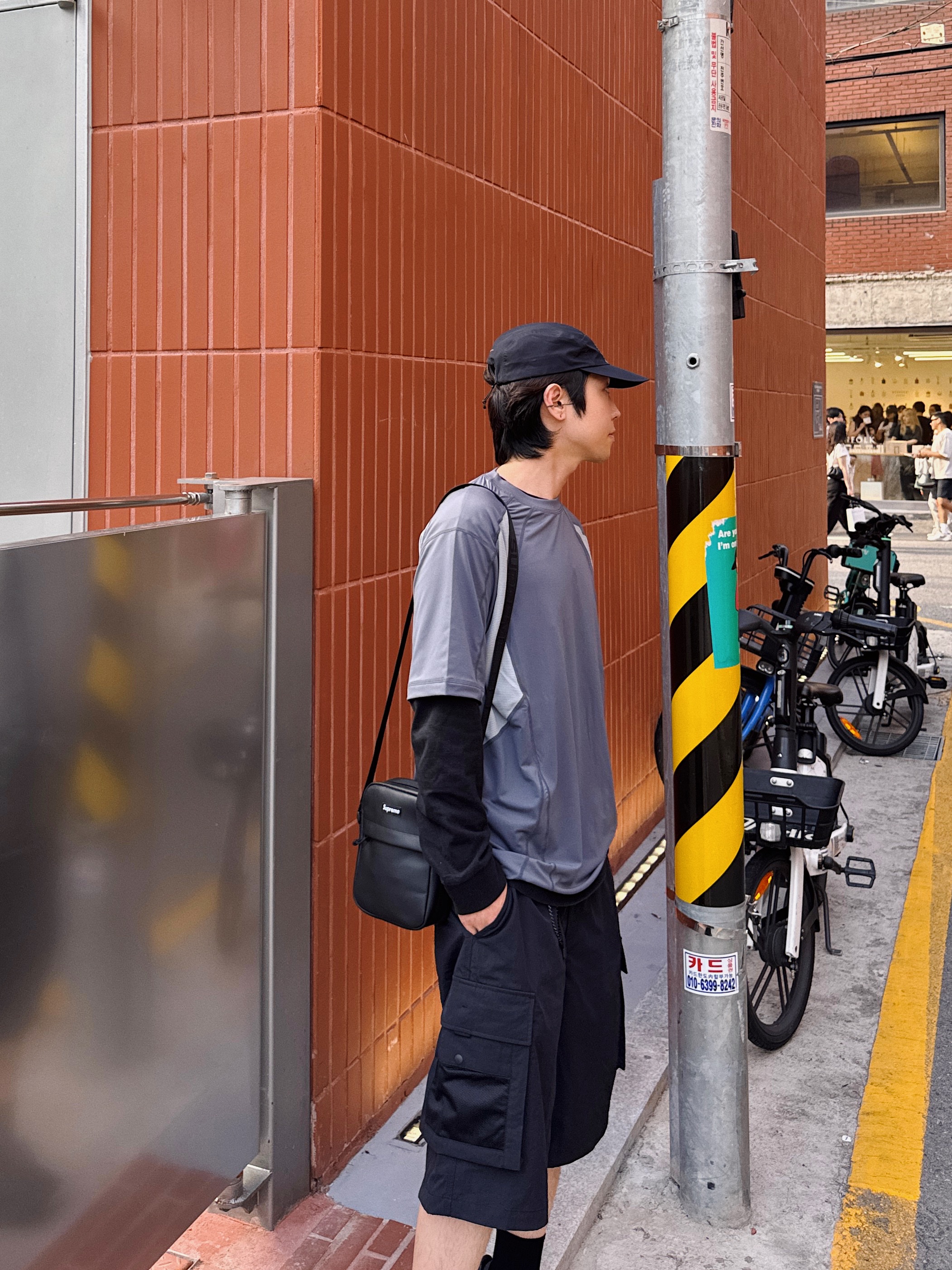 Polyteru Front Cargo 1/2 Pants Black, Hoka Restore TC Black 착용 스타일 - 2