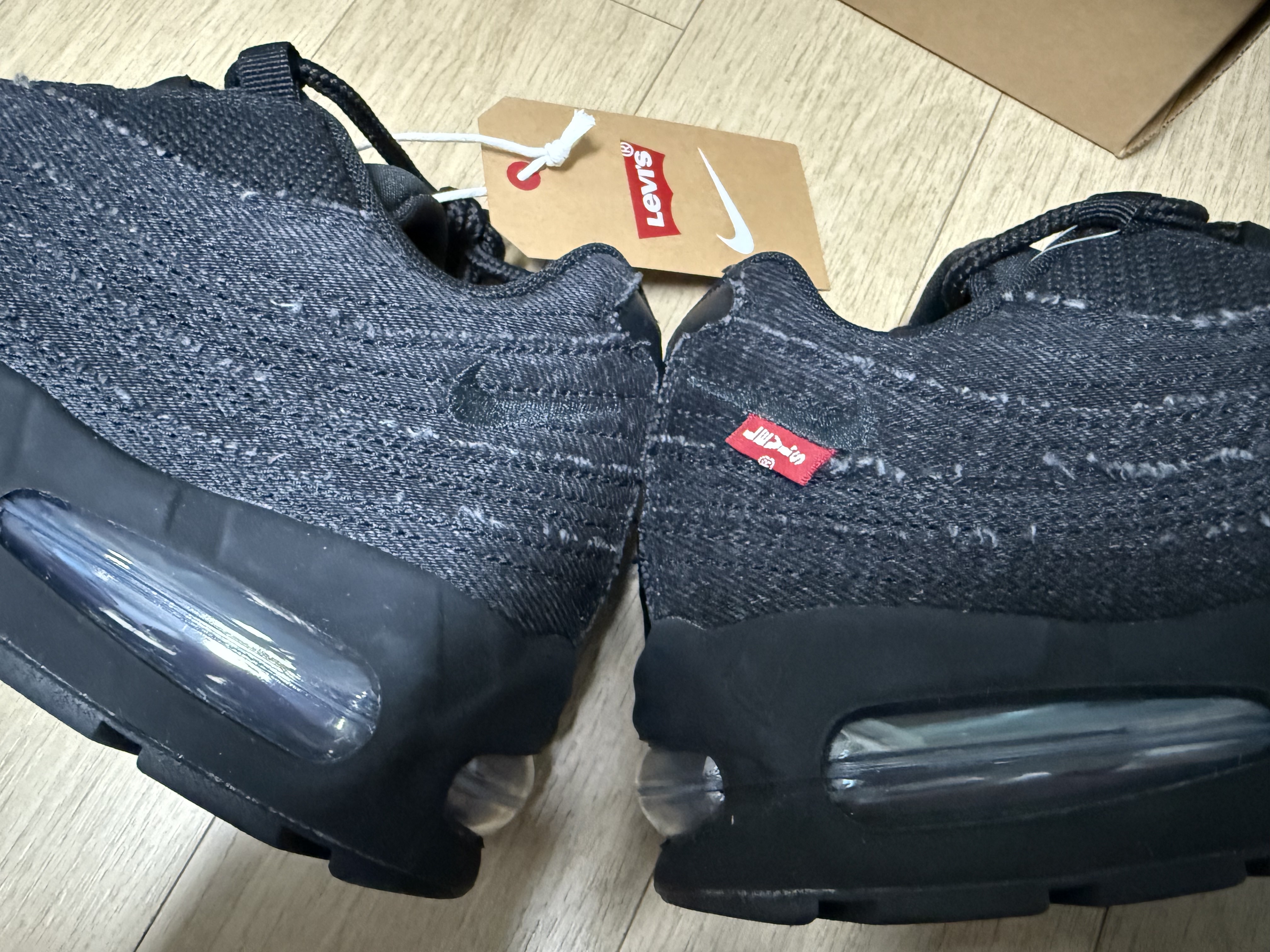 Nike x Levi's Air Max 95 Black 착용 스타일 - 2