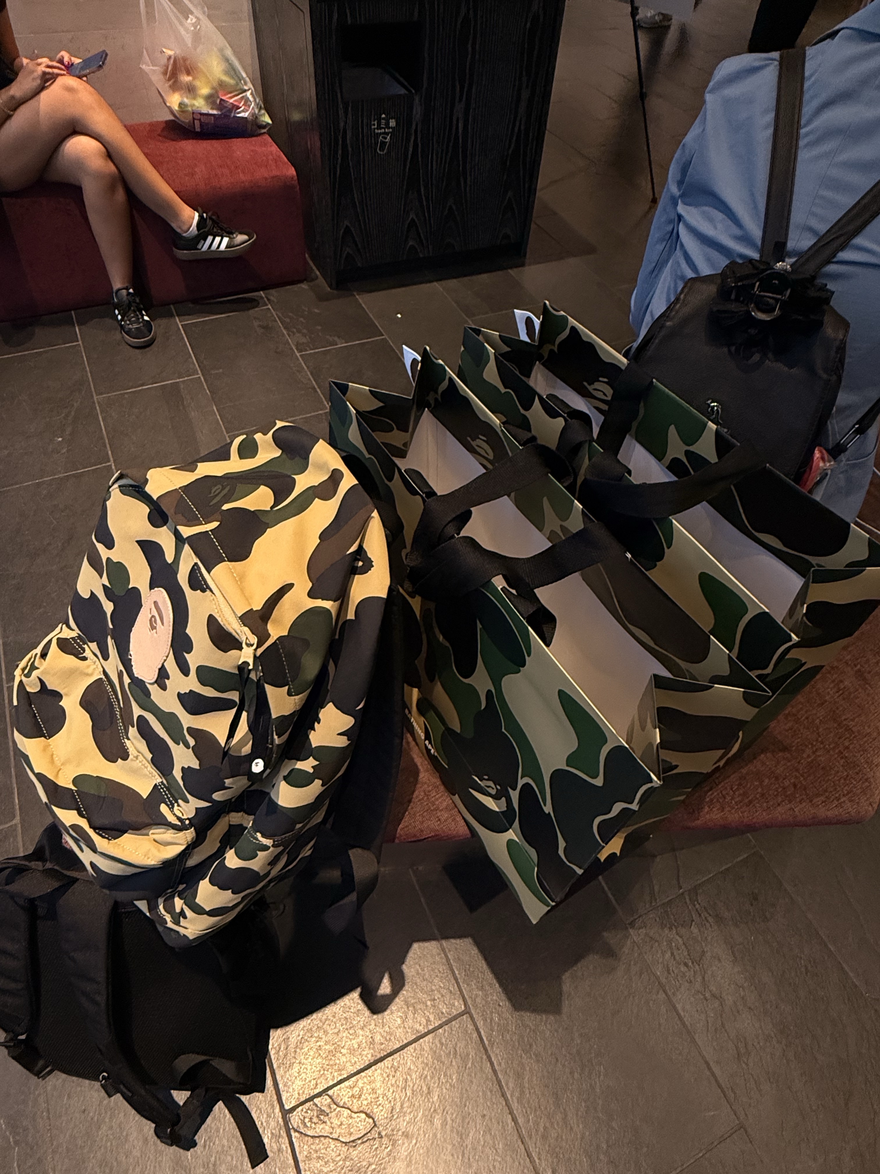 BAPE Tree Edge Camo Shark Full Zip Hoodie White, BAPE Tree Edge Camo Shark Full Zip Hoodie Brown 착용 스타일 - 2