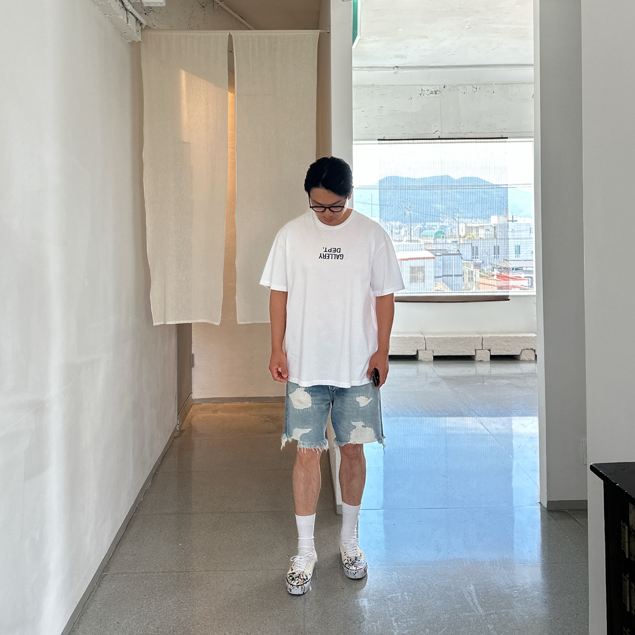 Vans x Gallery Dept. Authentic Reissue 44 Art That Kills 착용 스타일 - 5