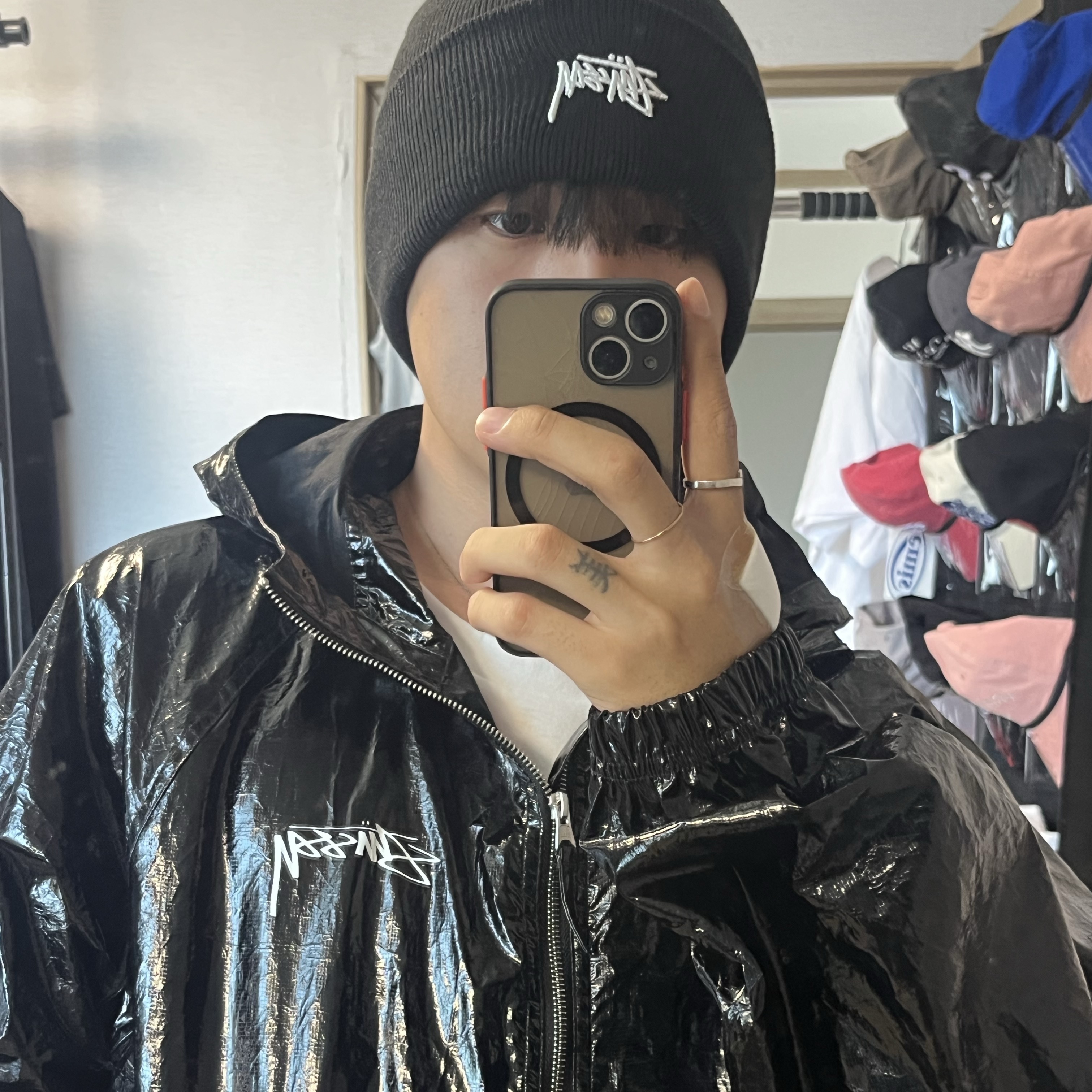 Nike x Stussy NRG Cuffed Beanie Black, Stussy Beach Shell Coated Ripstop Black 착용 스타일