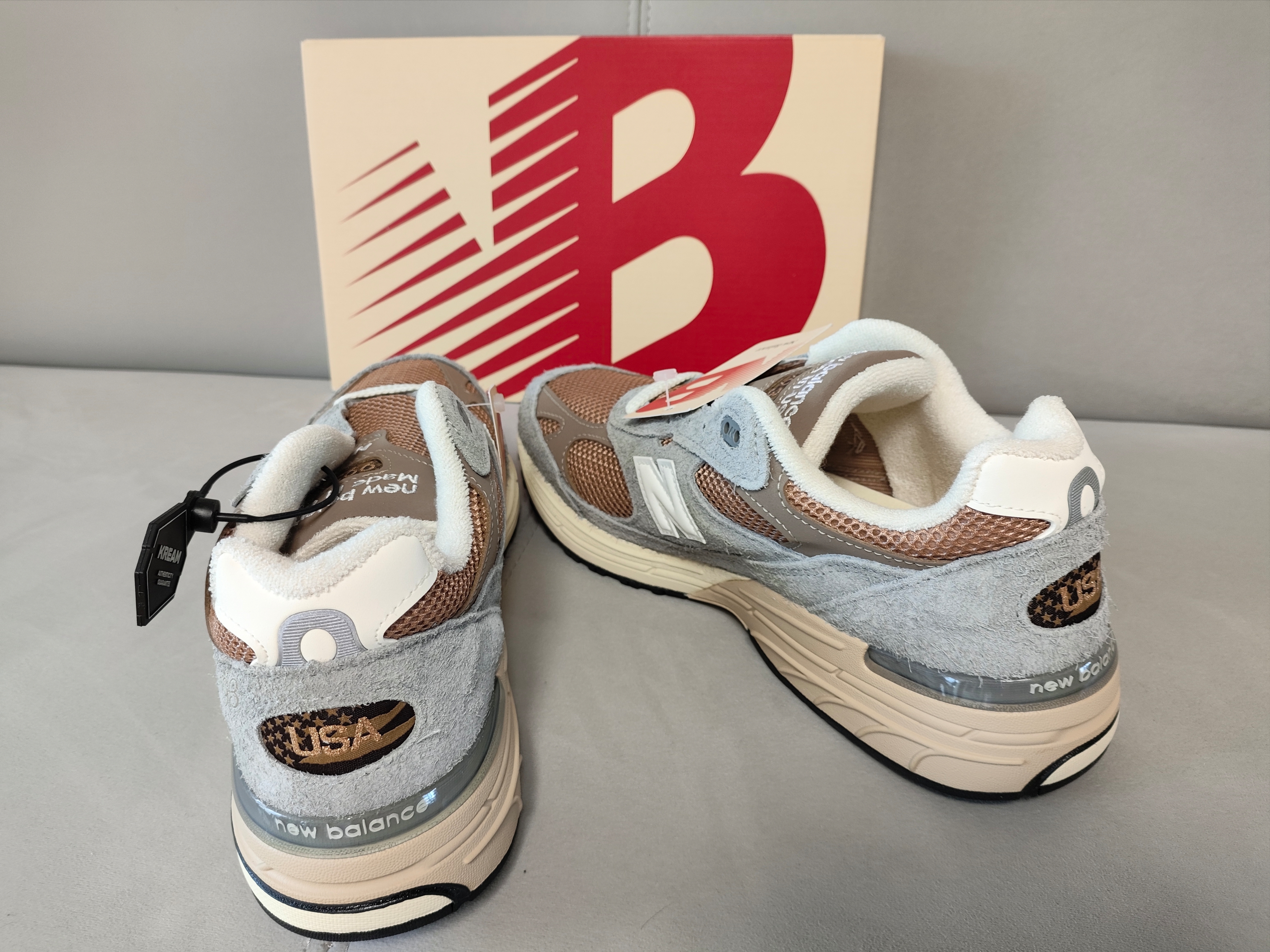 New Balance 993 Made in USA Shadow Grey Driftwood 착용 스타일 - 2