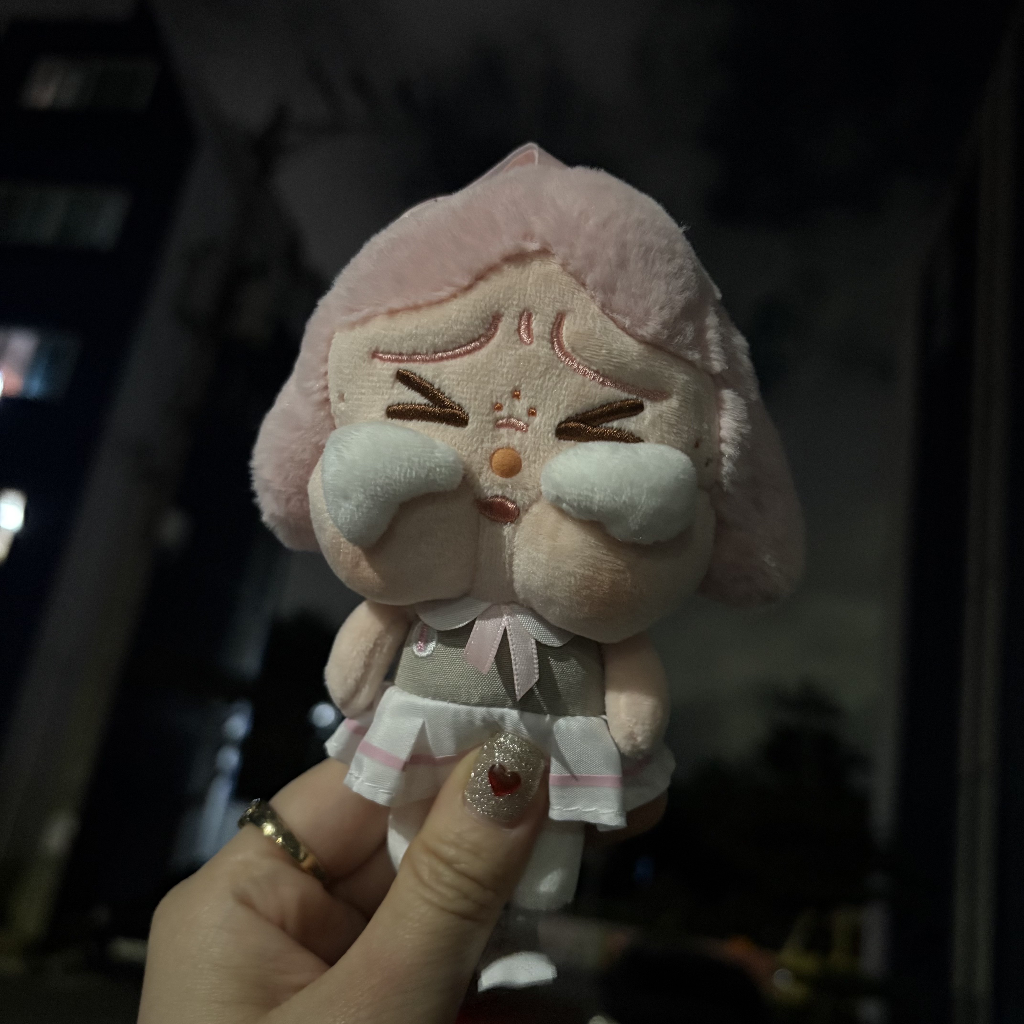 Pop Mart Crybaby Sunset Concert Series Keyring Sealed Case (1 Blind Box) 착용 스타일
