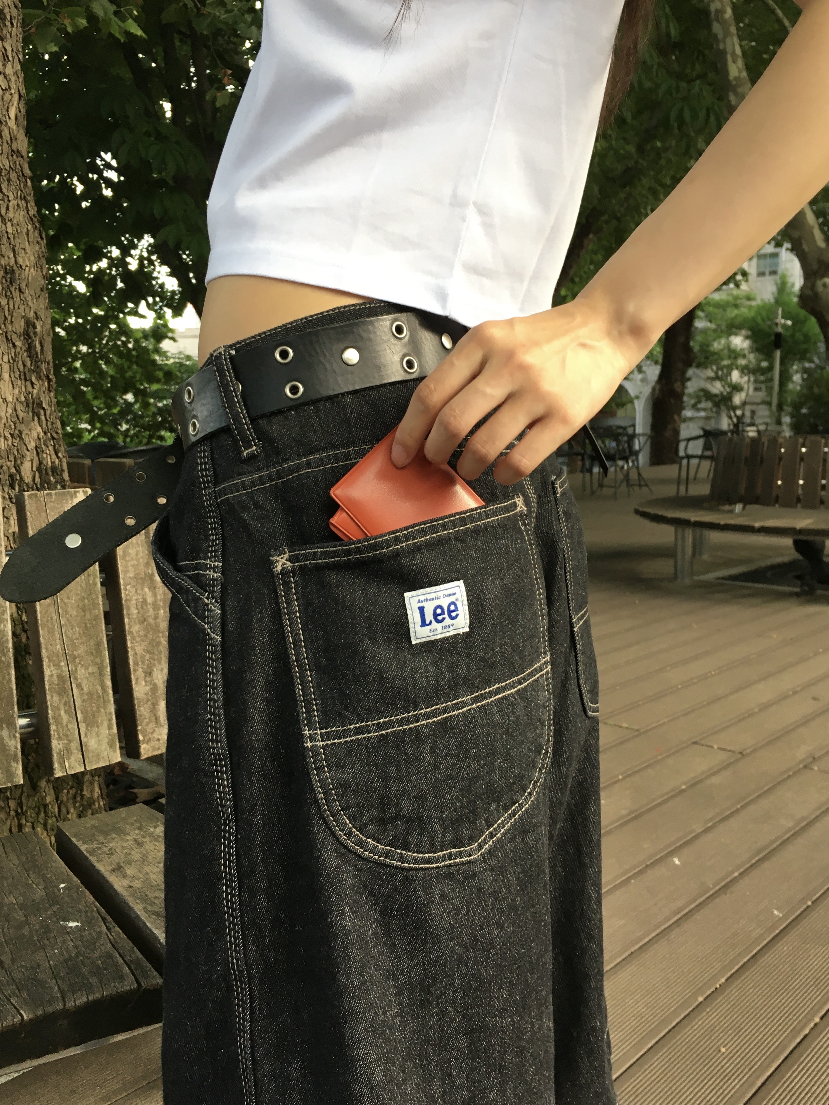 Beams x Hightide Special Order Pass & Card Case Orange 착용 스타일 - 2